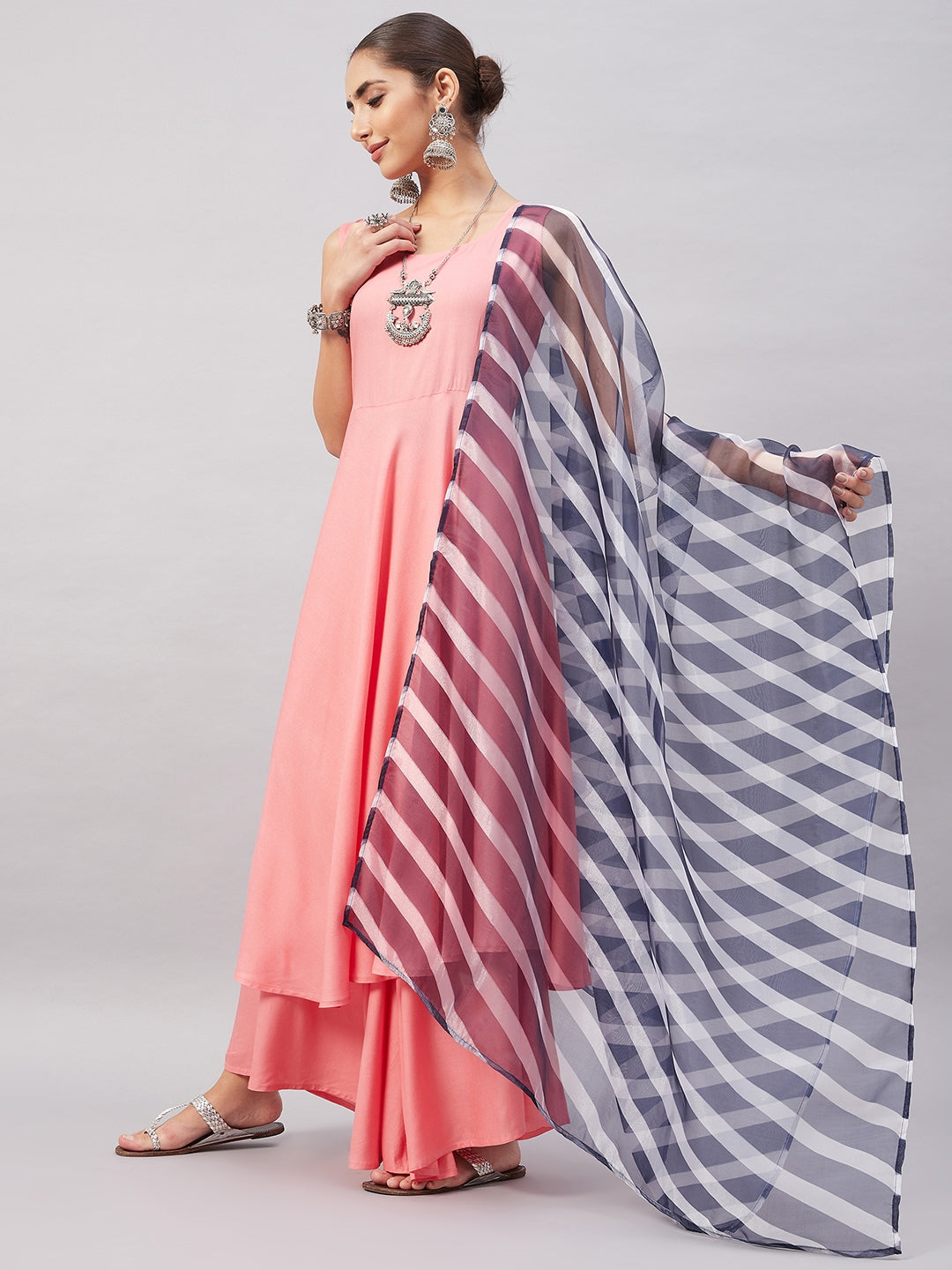 InWeave Women's Light Pink Sleeveless Kurta Set W Navy Leh Organza Dupatta - Swadesiicart
