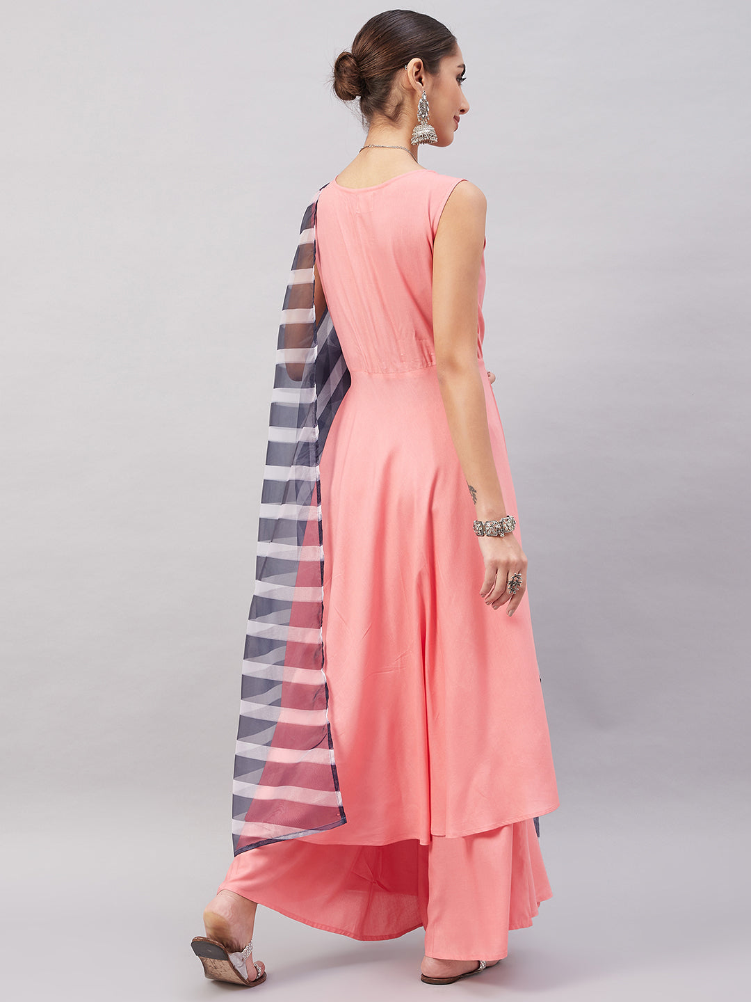 InWeave Women's Light Pink Sleeveless Kurta Set W Navy Leh Organza Dupatta - Swadesiicart