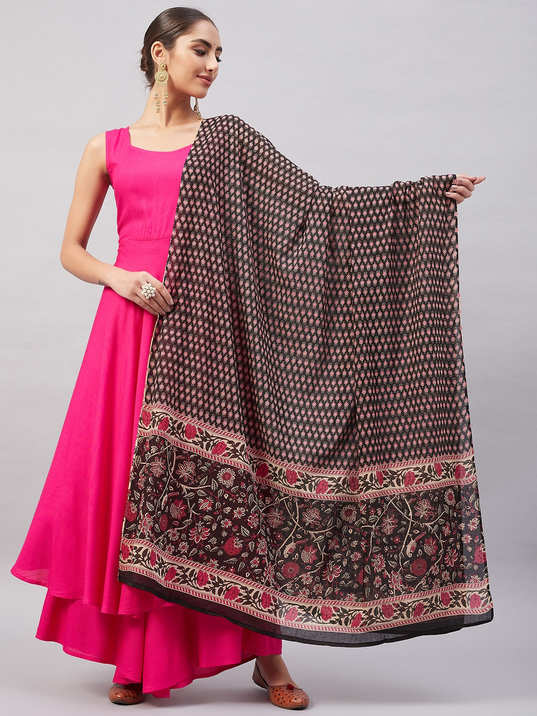 InWeave Women's Fuchsia Sleeveless Kurta Set W Black Pink Ethnic Dupatta - Swadesiicart