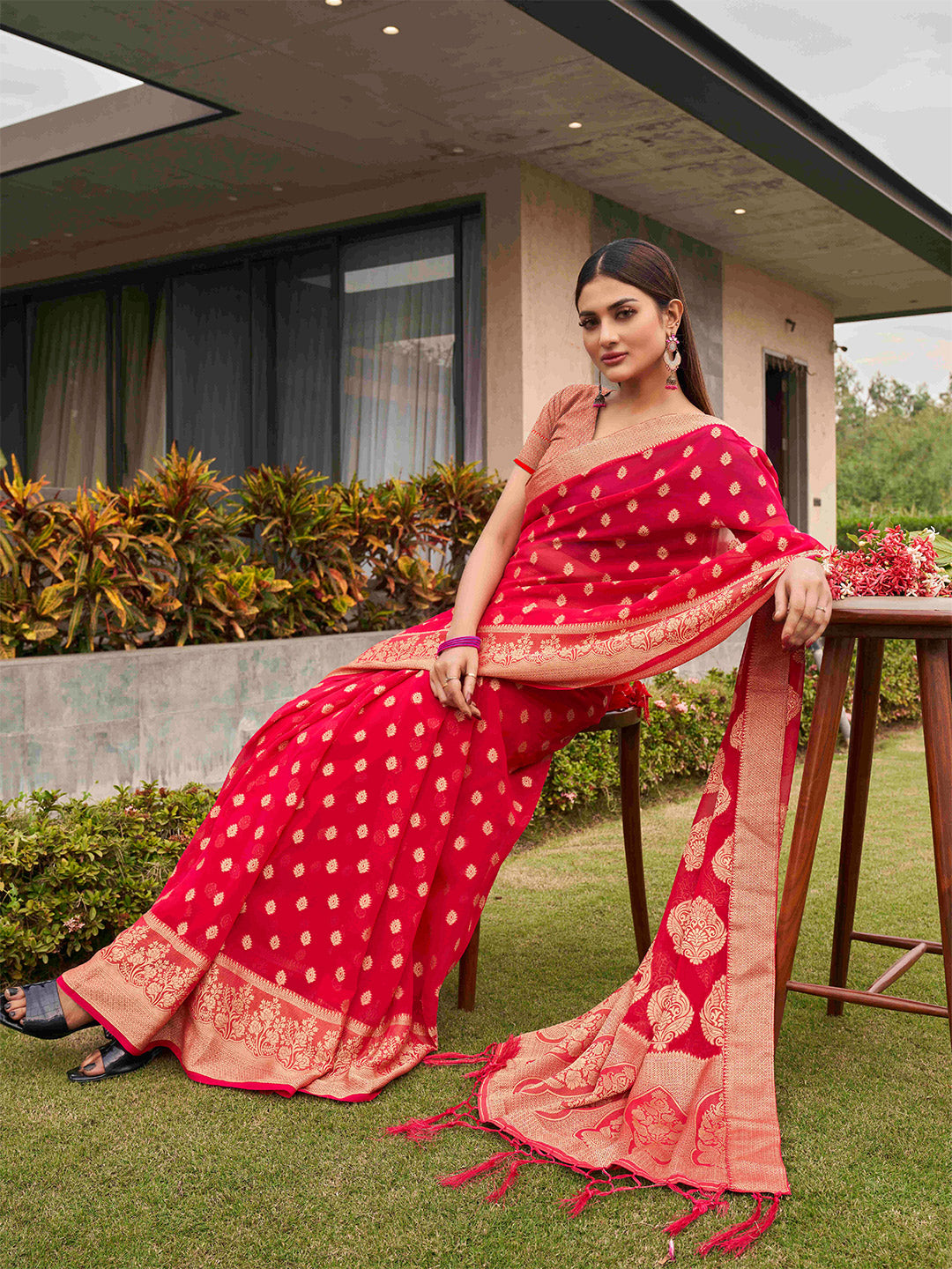 Tikhi Imli Pink Ethnic Motifs Woven Design Zari Saree | Swadesiicart