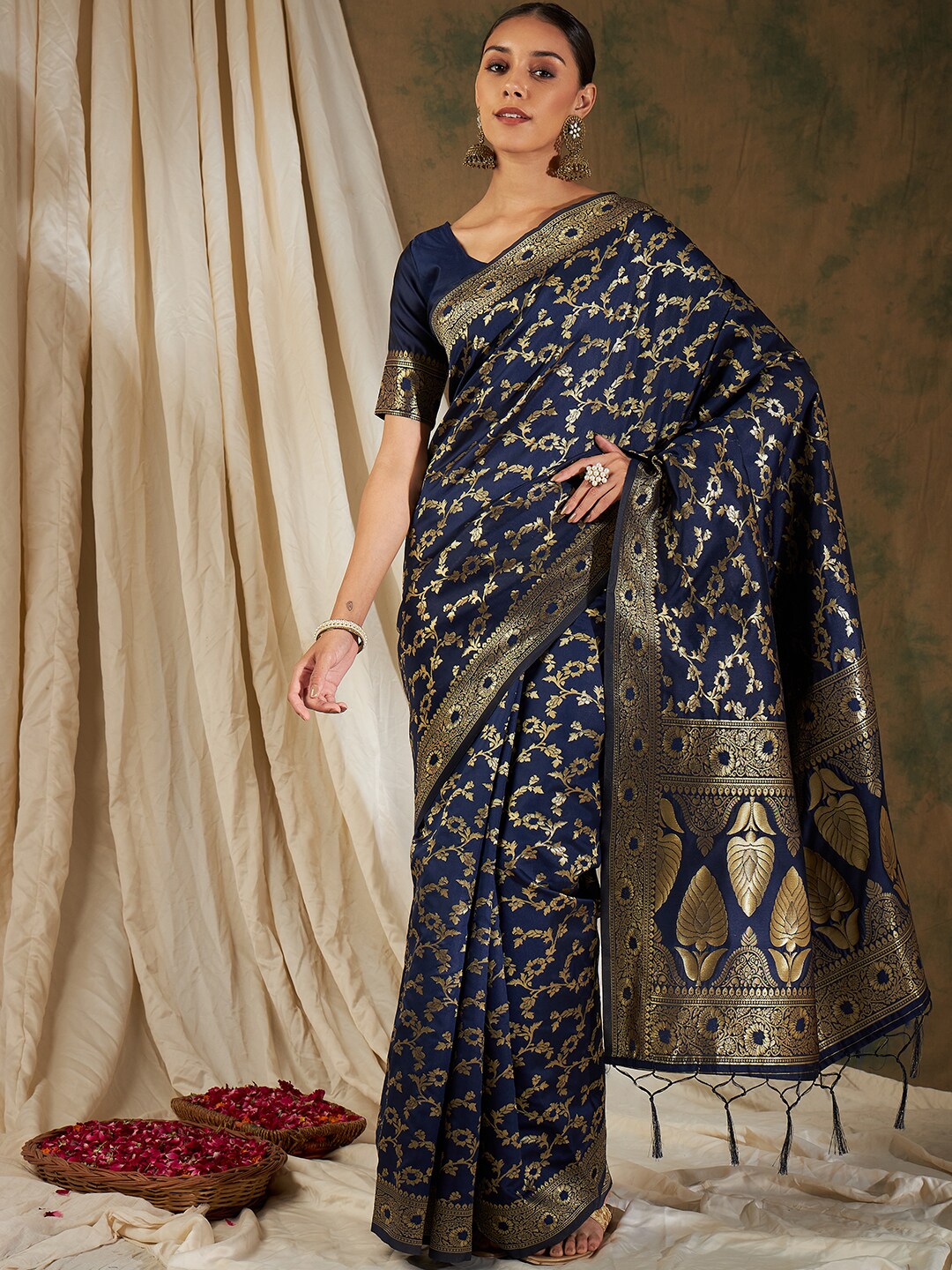 Sangria Navy Blue & Gold-Toned Floral Woven Design Zari Silk Blend Banarasi Saree | Swadesiicart