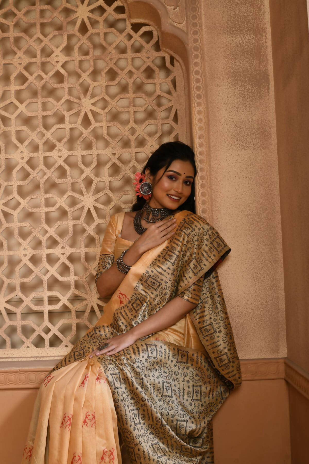 Vishnu Weaves Women's Cream Handloom Raw Silk Woven Border Saree with Unstitched Blouse - Swadesiicart