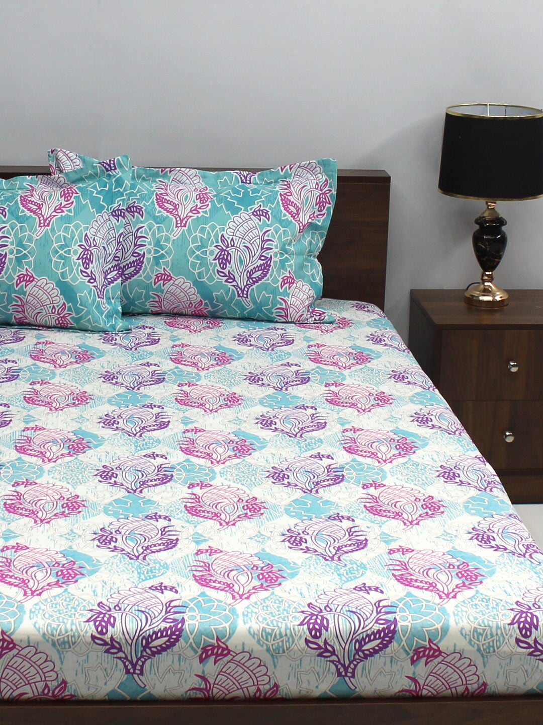 BOMBAY DYEING Pink & Blue Ethnic Motifs Cotton 110 TC Queen Bedsheet With 2 Pillow Covers - Swadesiicart