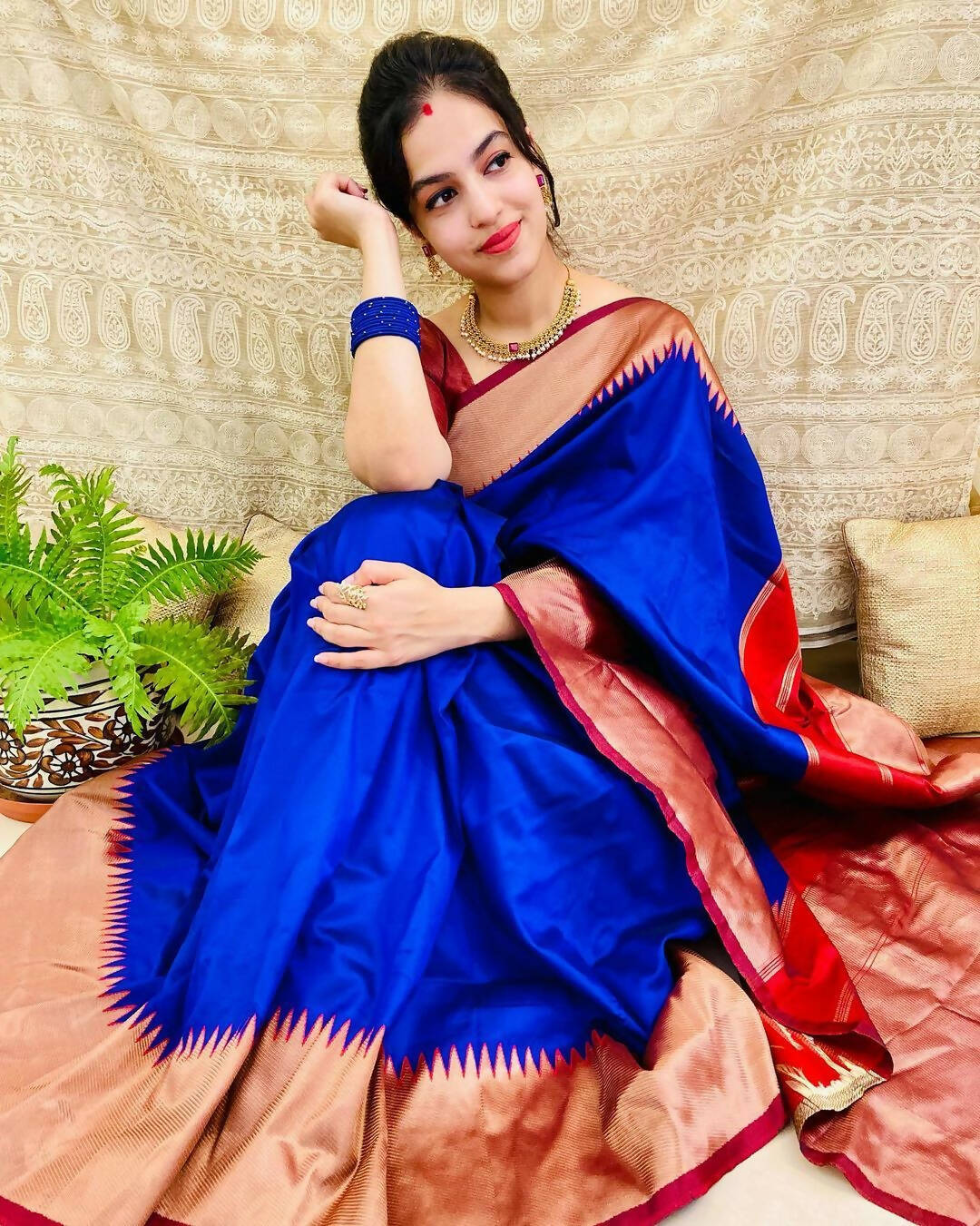 DEIANA'S Beautiful Designer Golden zari Soft Lichi Silk Saree - Blue - Swadesiicart