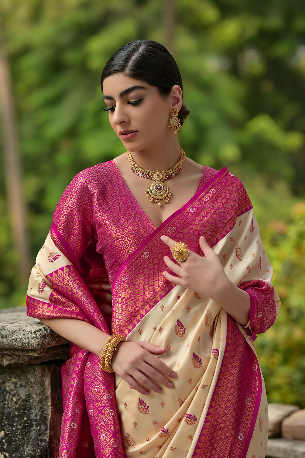 Vishnu Weaves Women's Cream Banarasi Silk Zari Woven Saree with Blouse - Swadesiicart