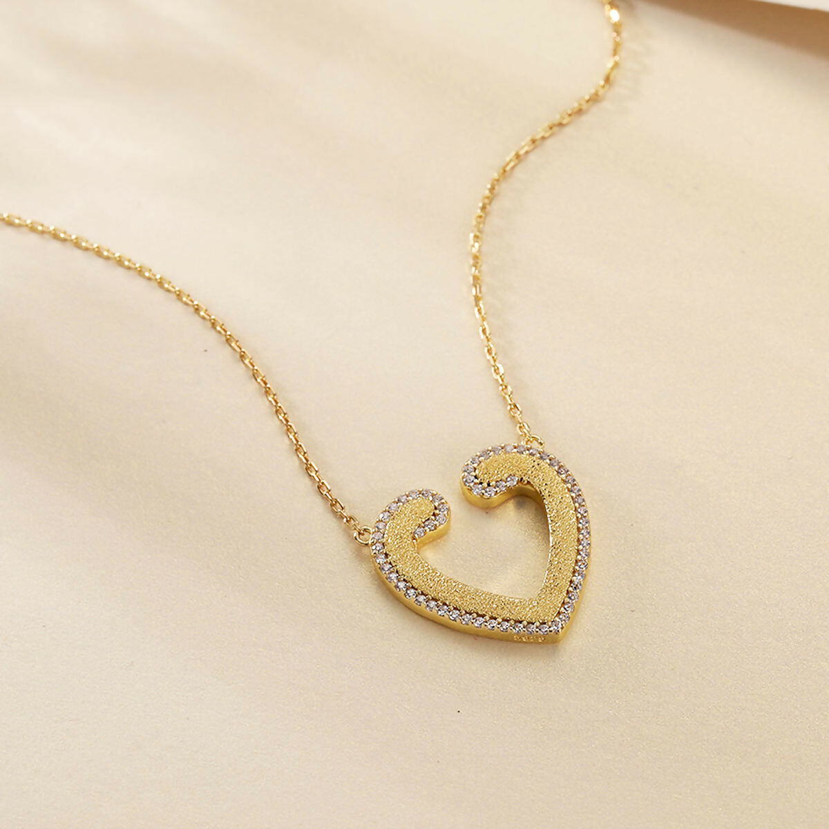 Cauer CAUER 925 Sterling Silver Moissanite Round Pendant Chain | Swadesiicart