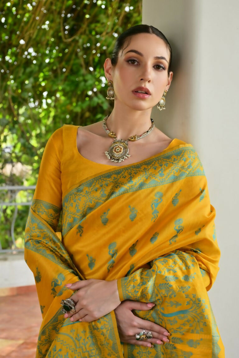 Vishnu Weaves Women's Yellow Handloom Raw Silk Thread Weaving Saree with Blouse - Swadesiicart