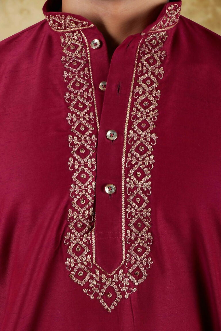 Bluesaanchi Men's Handloom Embroidered Crimson Kurta Set | Swadesiicart