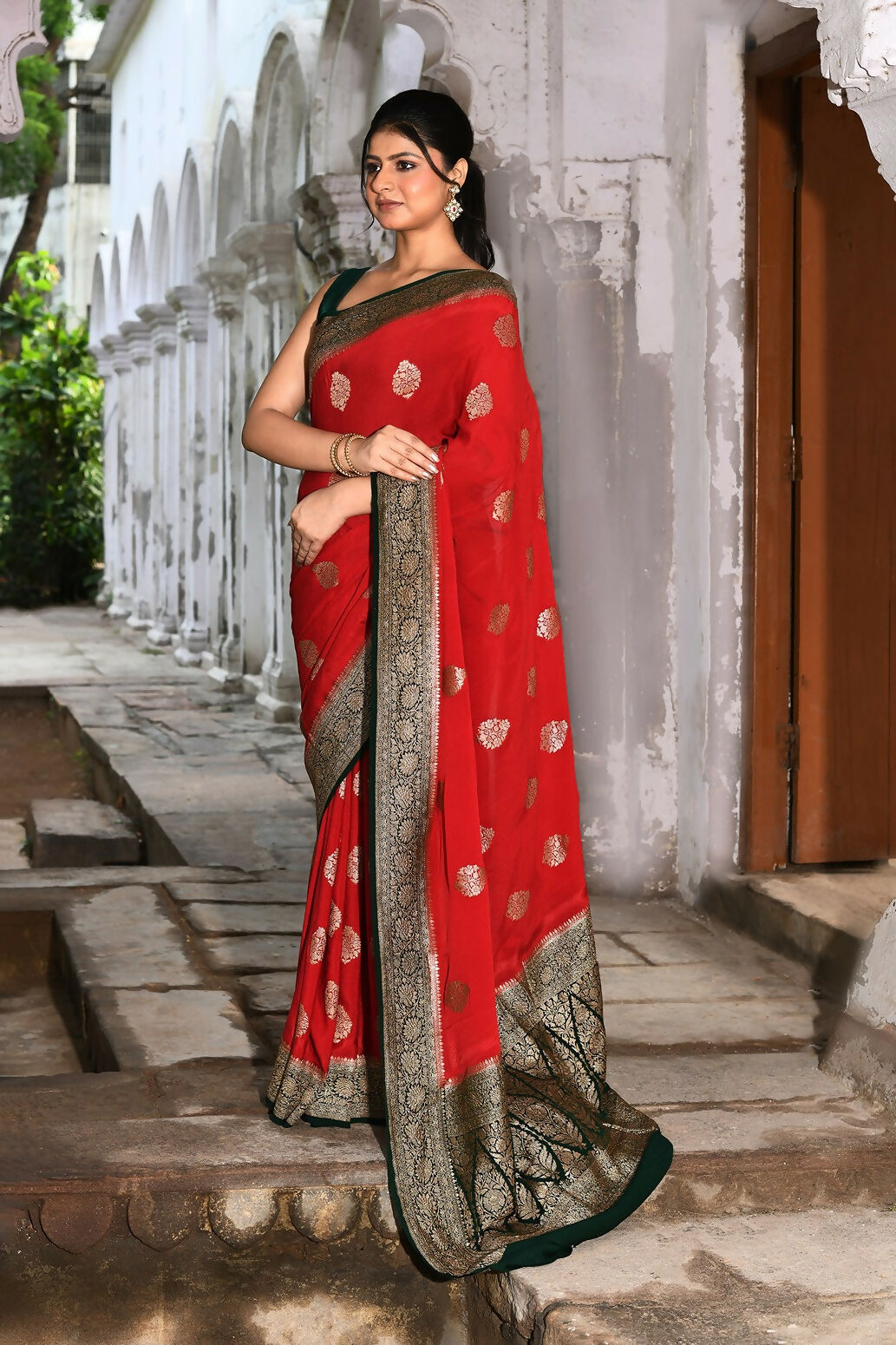 Joban Fashion Red Crepe Chiffon Pure Handloom Banarasi Silk Saree | Swadesiicart