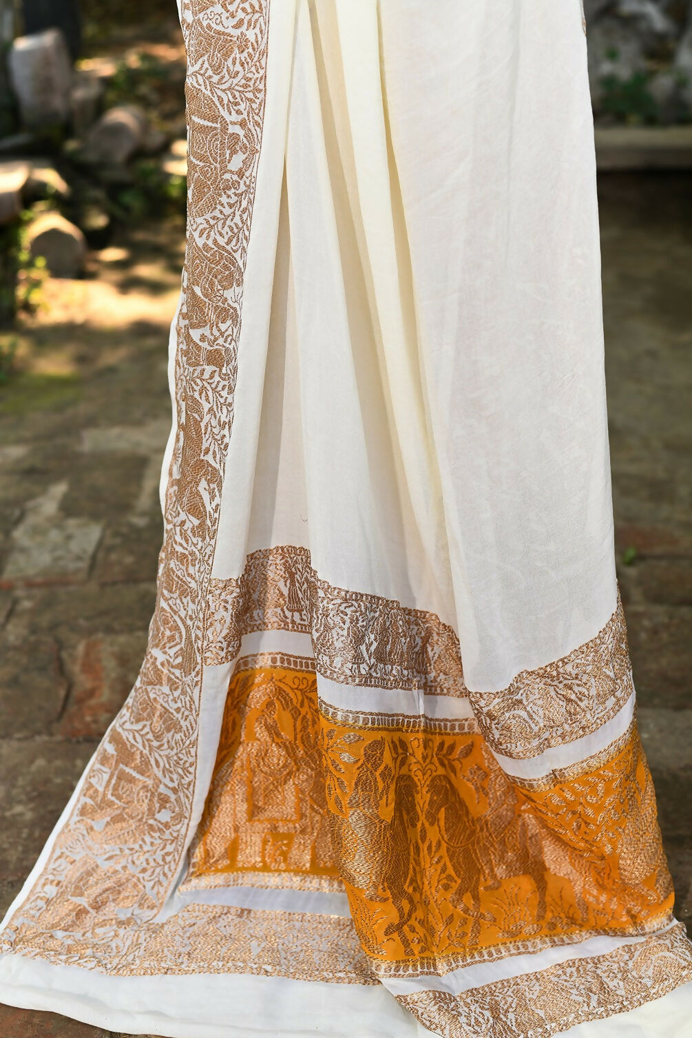 Joban Fashion Cream Crepe Chiffon Pure Handloom Banarasi Silk Saree | Swadesiicart