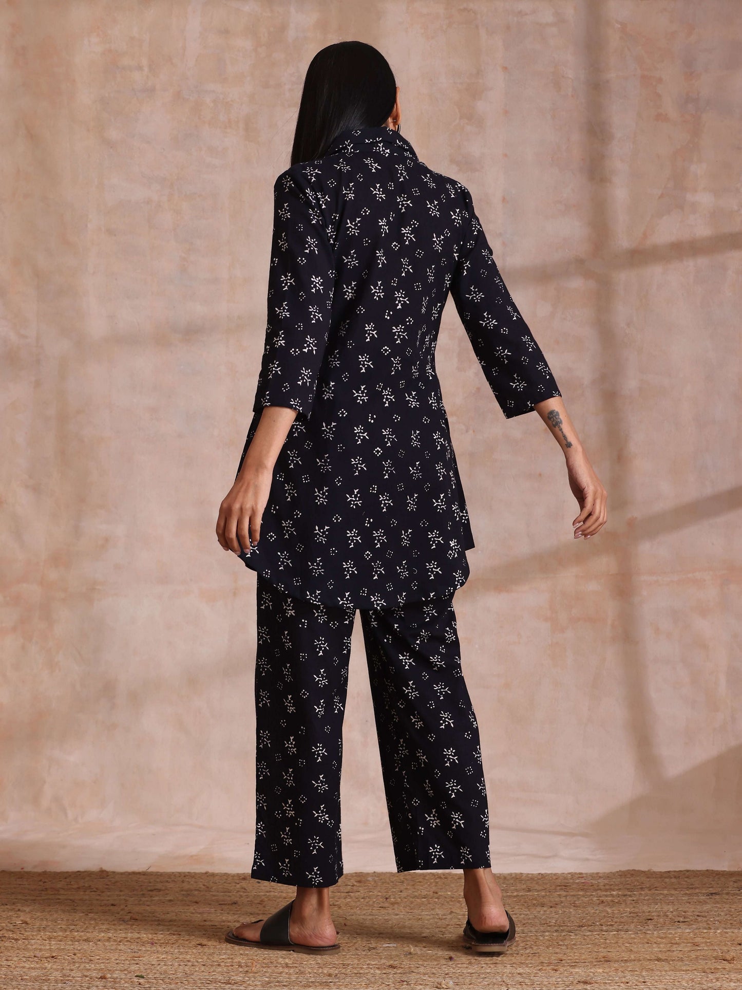 trueBrowns Black White Floral Print Cotton Collar Short Co-Ord Set - Swadesiicart