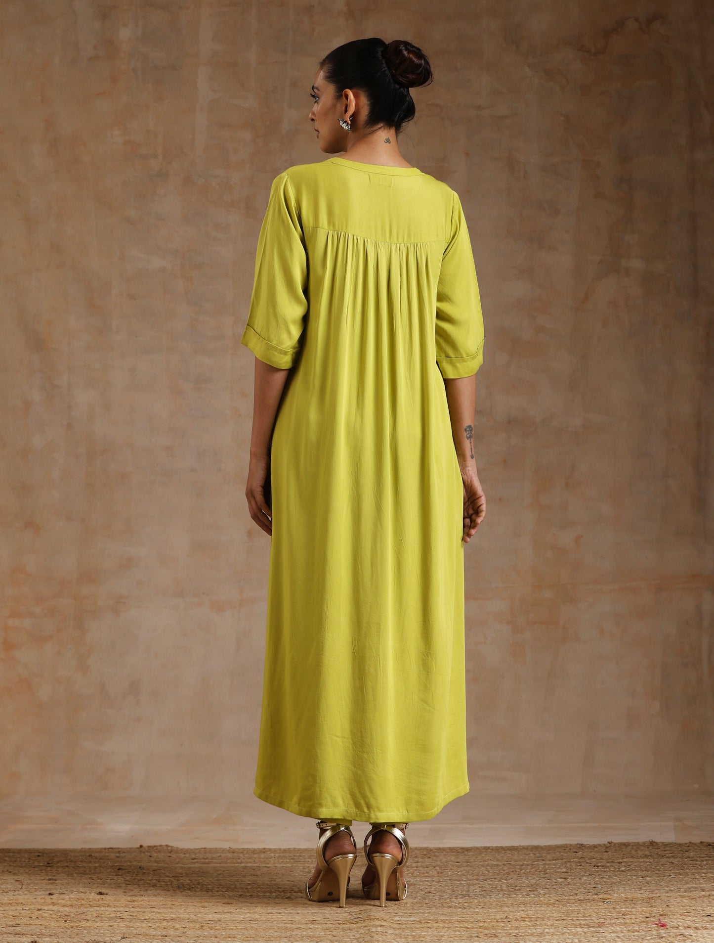 trueBrowns Lime Modal Satin High-Low Relax Kurta Set | Swadesiicart