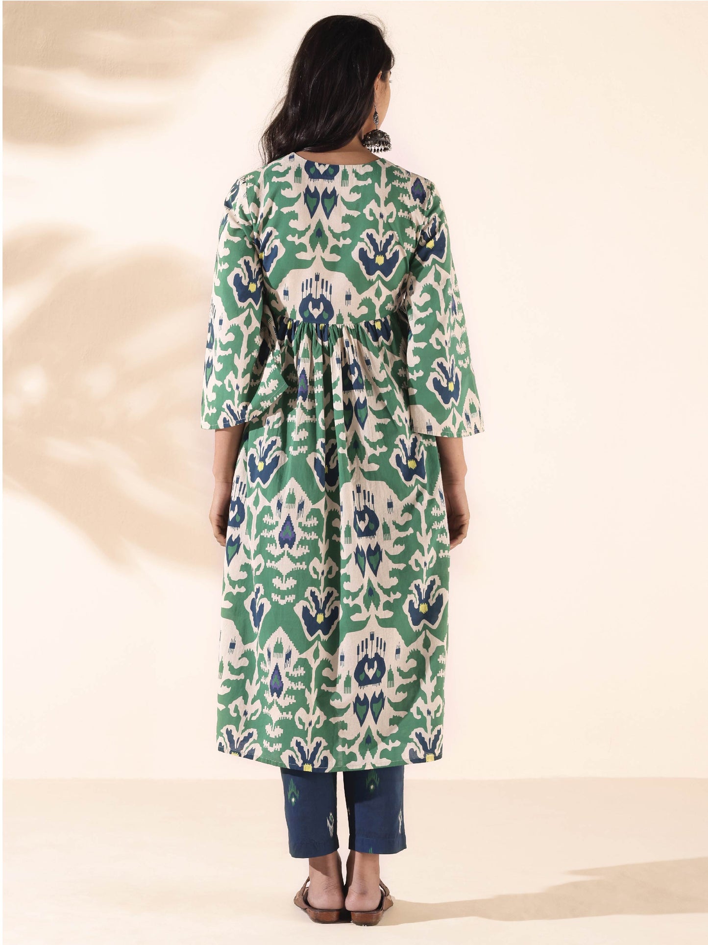 trueBrowns Green Cotton Ikat Flared Kurta Pant Set | Swadesiicart