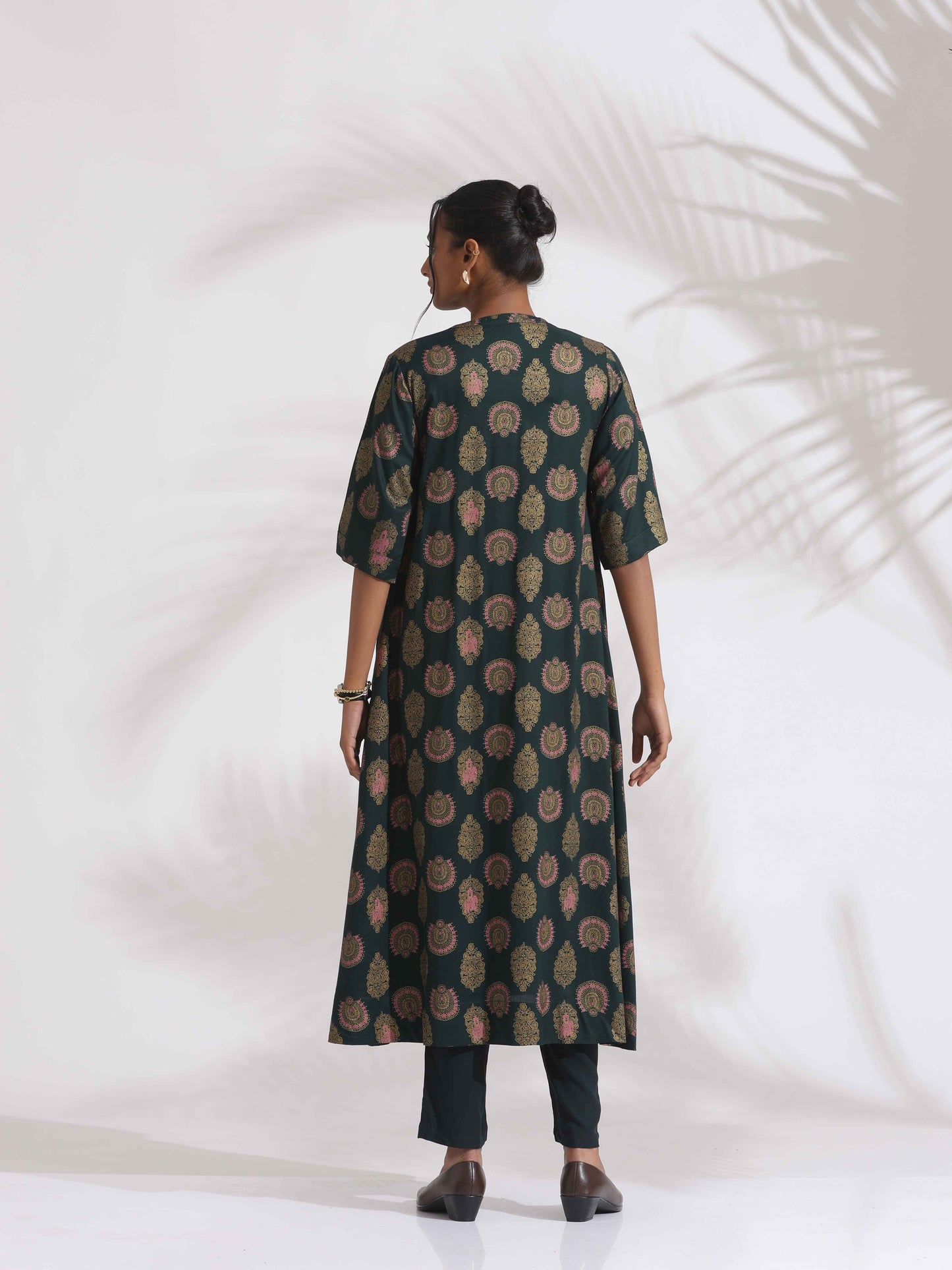 trueBrowns Green Foil Print Cotton Kurta Set | Swadesiicart