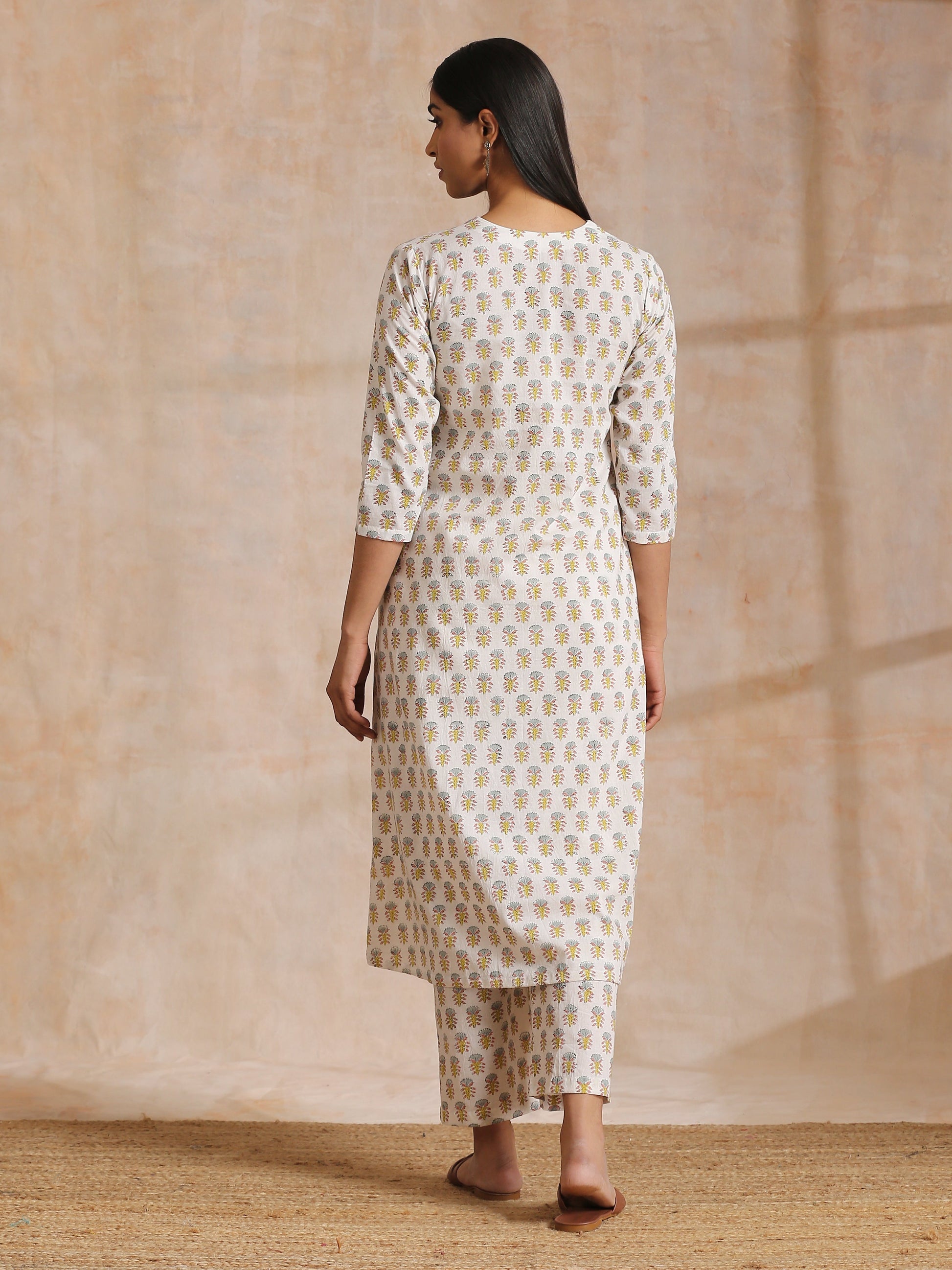 trueBrowns Multi Color Floral Booti Print Cotton Flared Kurta Pant Set | Swadesiicart