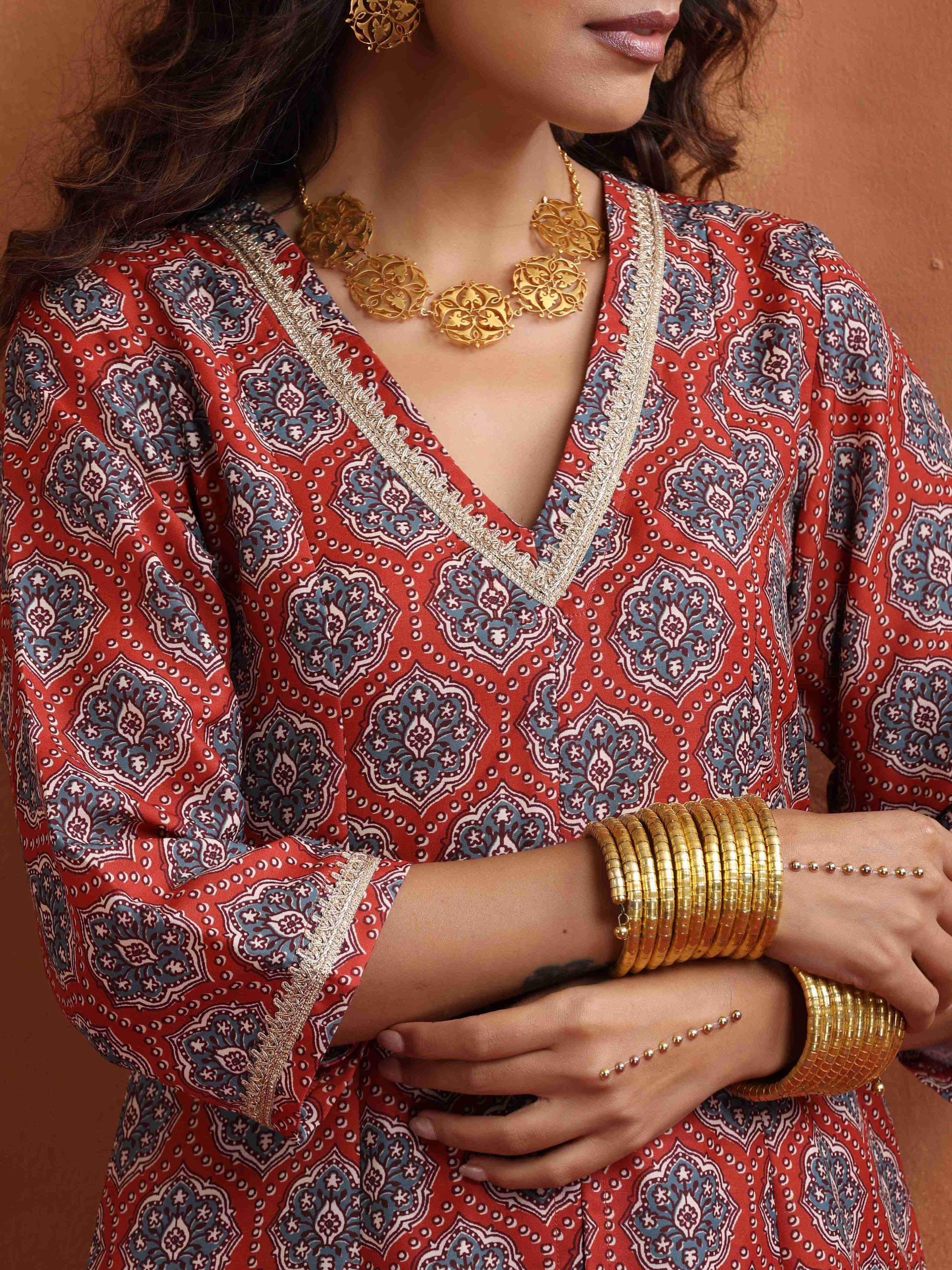 trueBrowns Rust Ajrak Print Slit Kurta Set | Swadesiicart