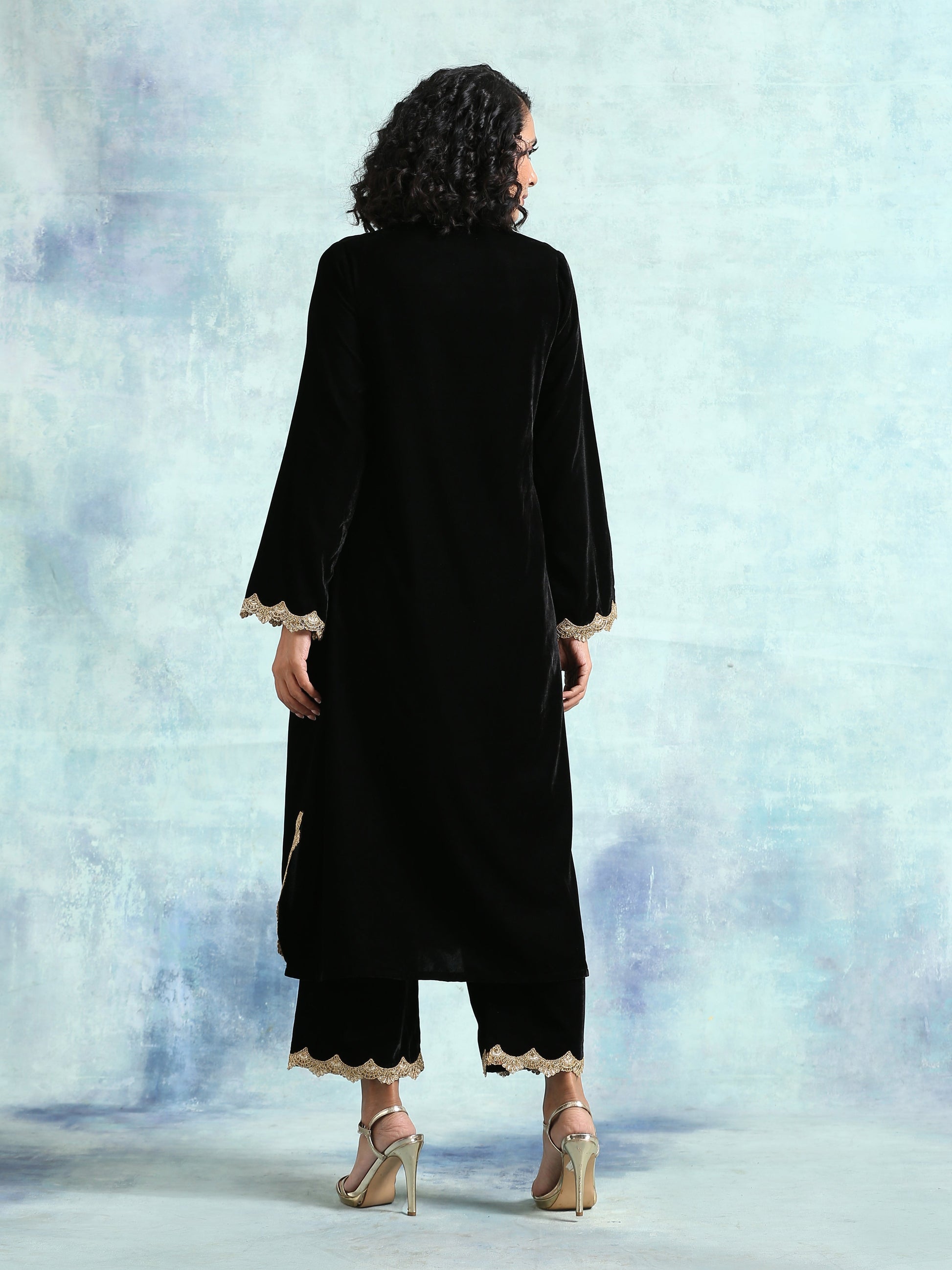 trueBrowns Black Velvet Lace Kurta | Swadesiicart