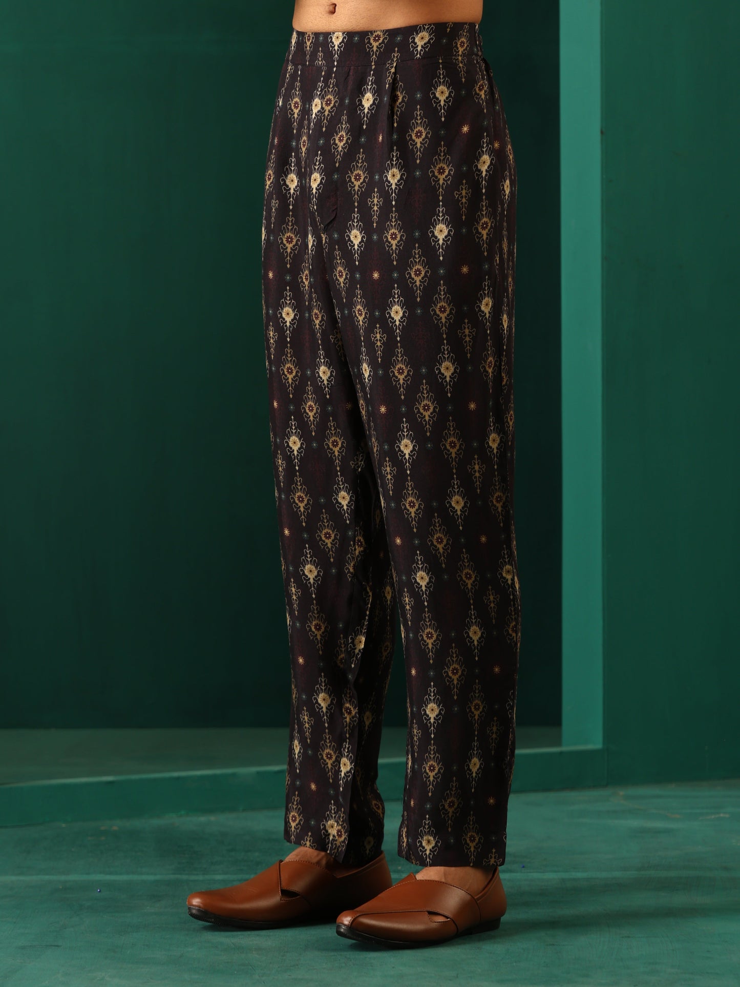 trueBrowns Men's Black Tonal Ikat Muslin Silk Printed Co-ord Set - Swadesiicart