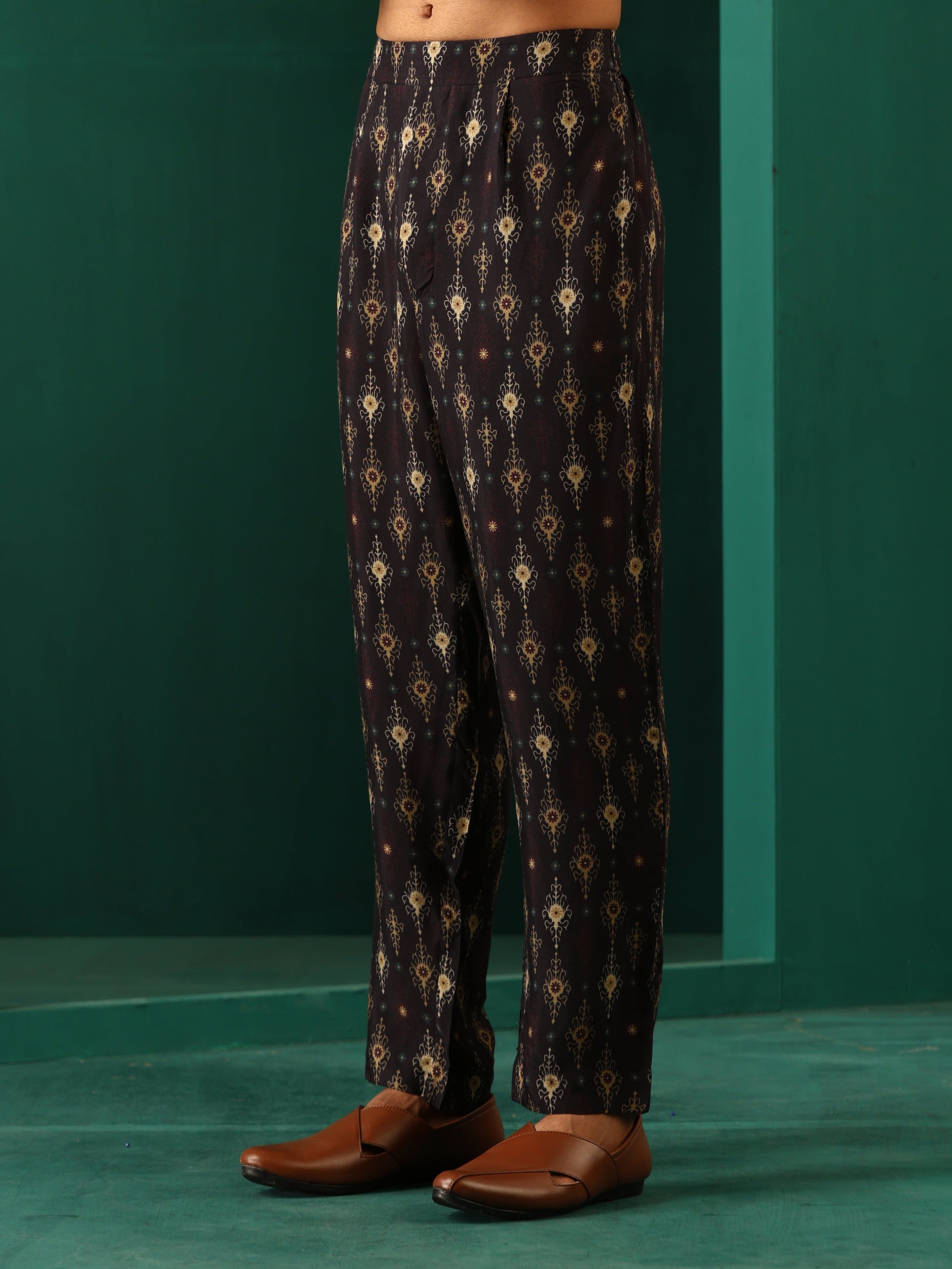 trueBrowns Men's Black Tonal Ikat Muslin Silk Printed Co-ord Set - Swadesiicart
