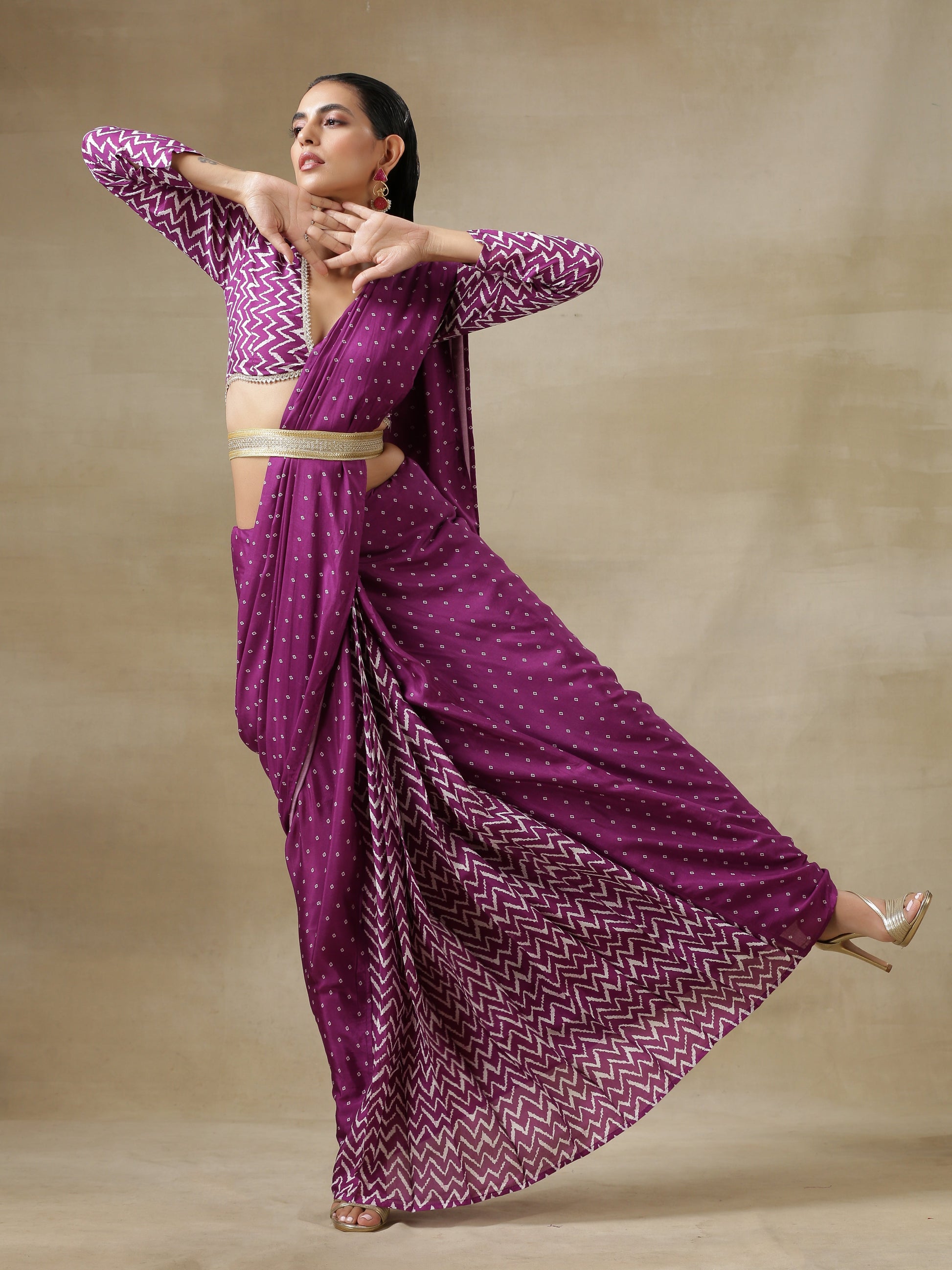 trueBrowns Purple Bandhani Printed Silk Ready to Wear Saree with Belt | Swadesiicart