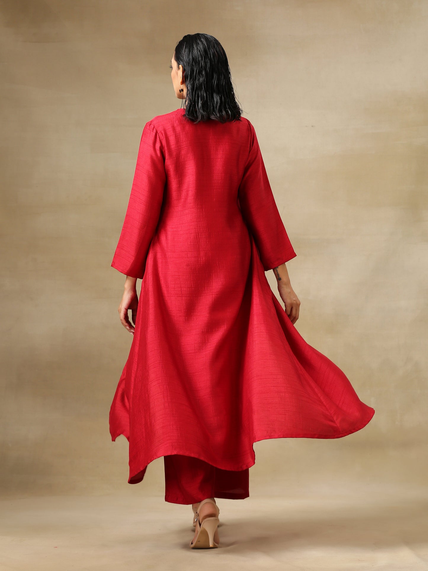 trueBrowns Maroon Textured Silk Front Slit Kurta Pant Set | Swadesiicart