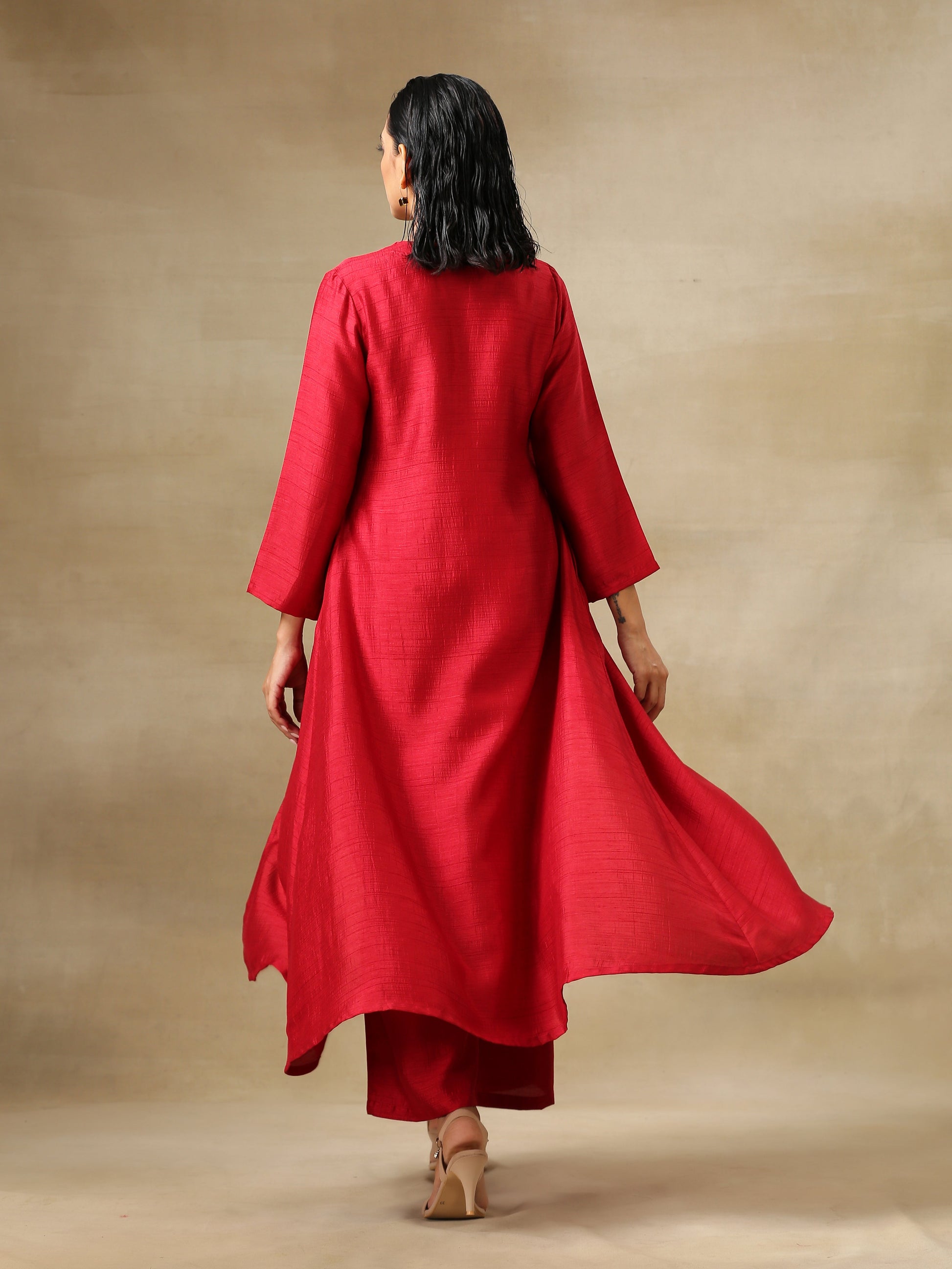 trueBrowns Maroon Textured Silk Front Slit Kurta Pant Set | Swadesiicart