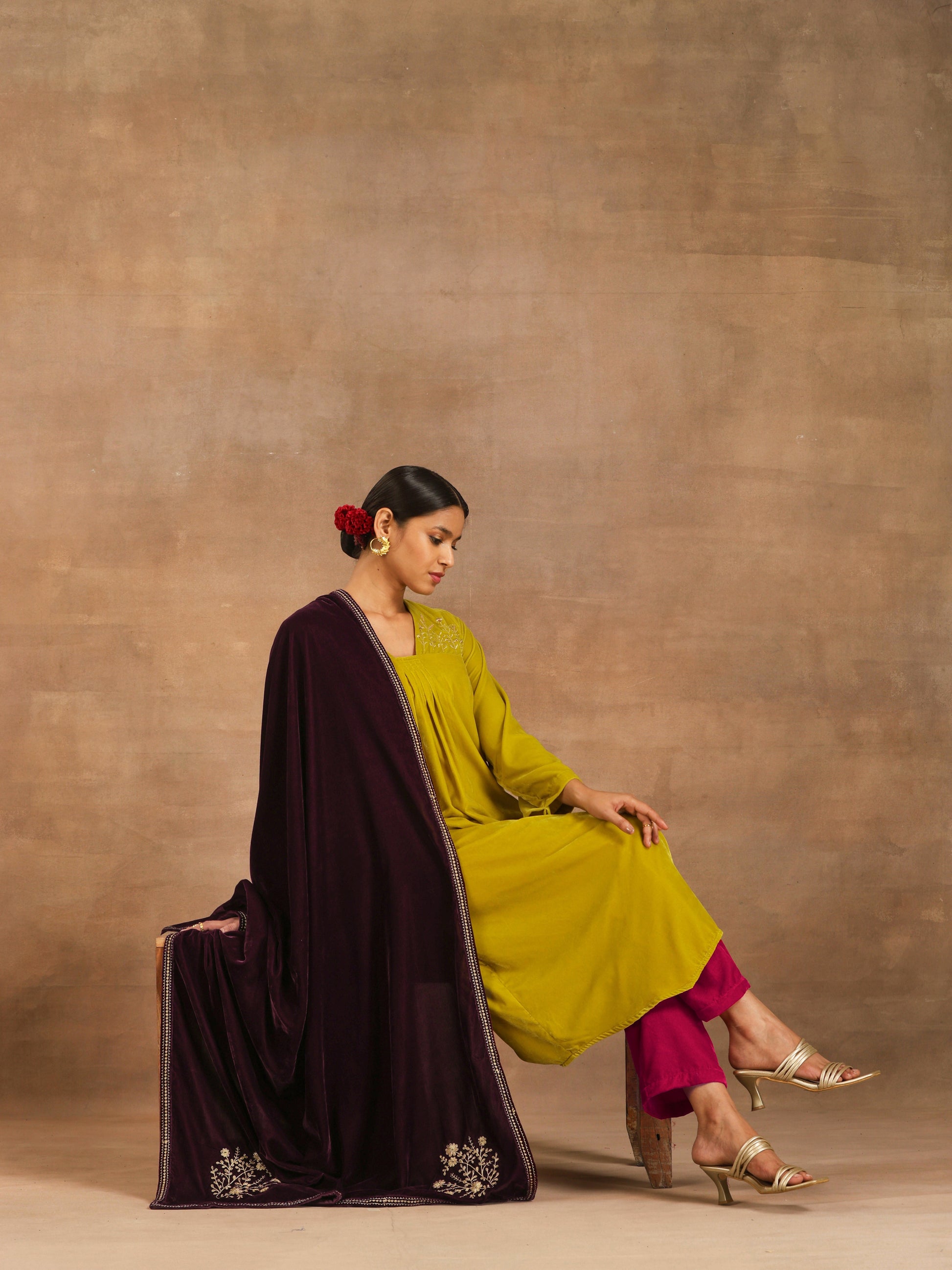 trueBrowns Rani Pink Velvet Pant | Swadesiicart