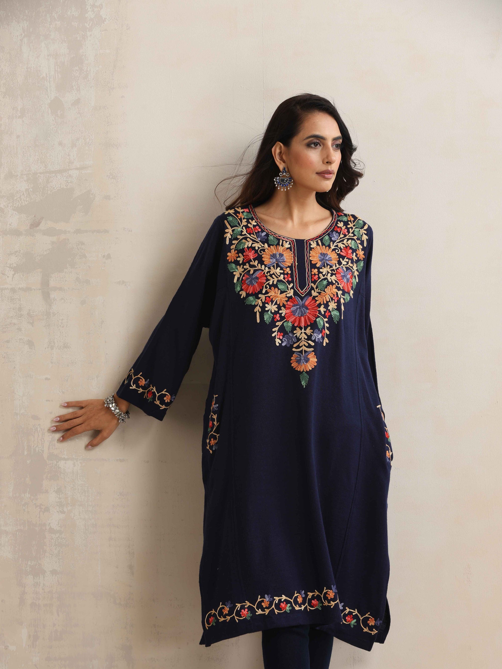 trueBrowns Blue Kashmiri Floral Embroidered Woollen Phiran Kurta | Swadesiicart