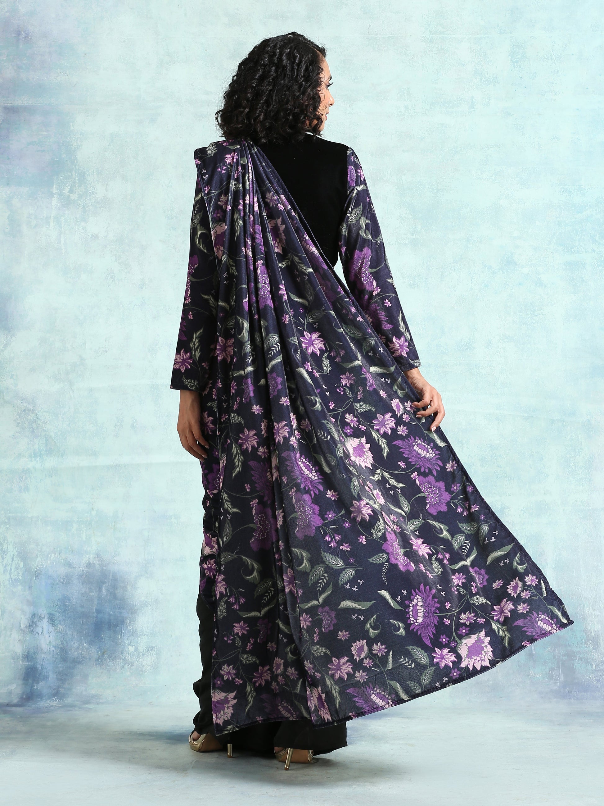 trueBrowns Black Printed Velvet Ready to Wear Saree | Swadesiicart