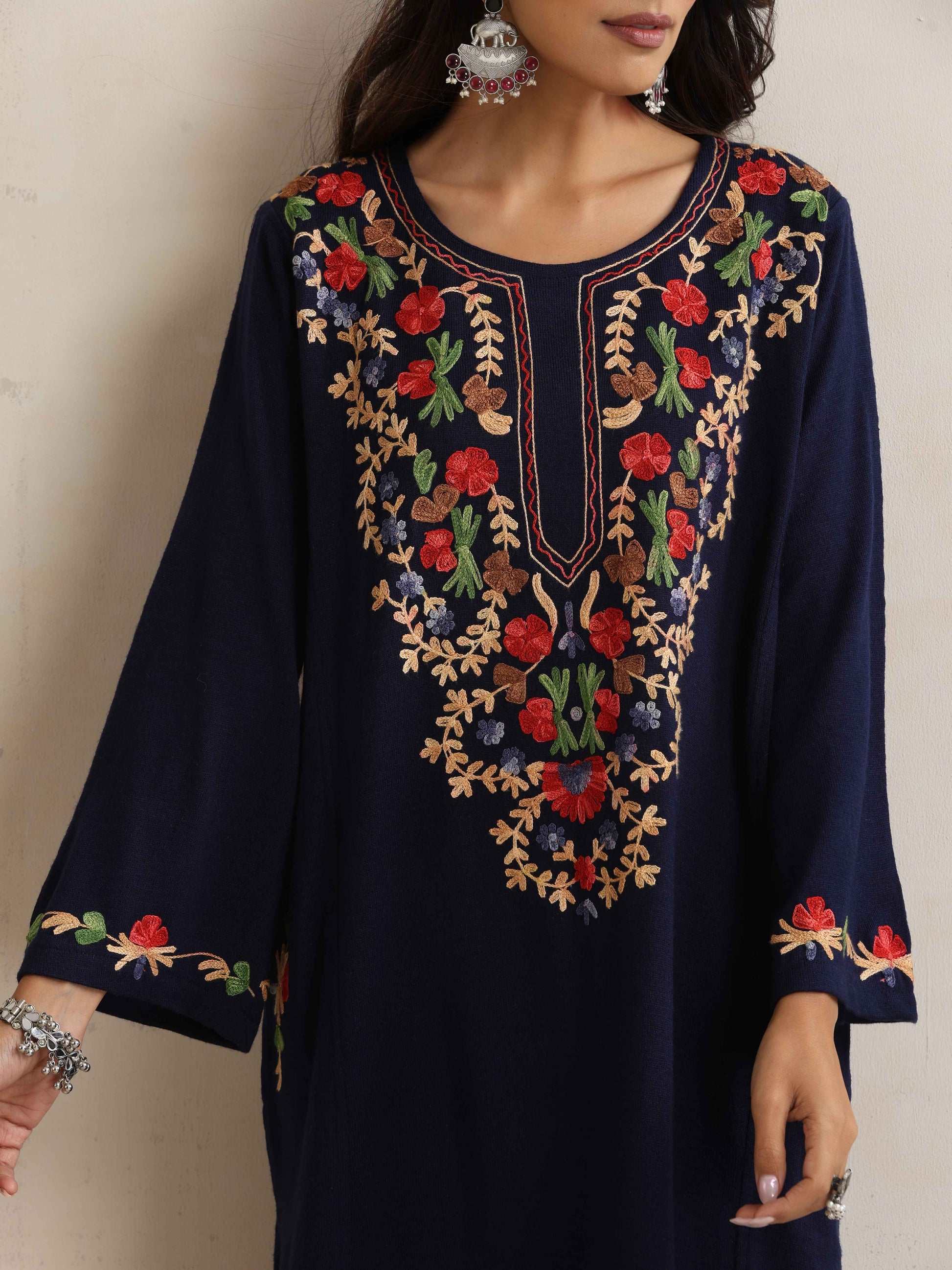 trueBrowns Blue Kashmiri Embroidered Woollen Phiran Kurta | Swadesiicart