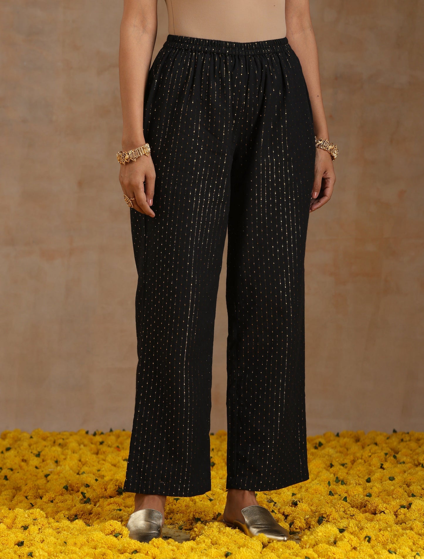 trueBrowns Black Gold Cotton Overlap Yoke Kurta Set | Swadesiicart