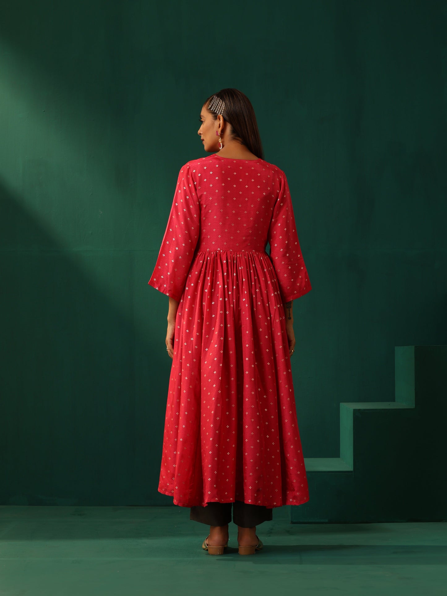 trueBrowns Pink Square Viscose Silk V-Neck Waist Gathered Kurta Pant Set | Swadesiicart