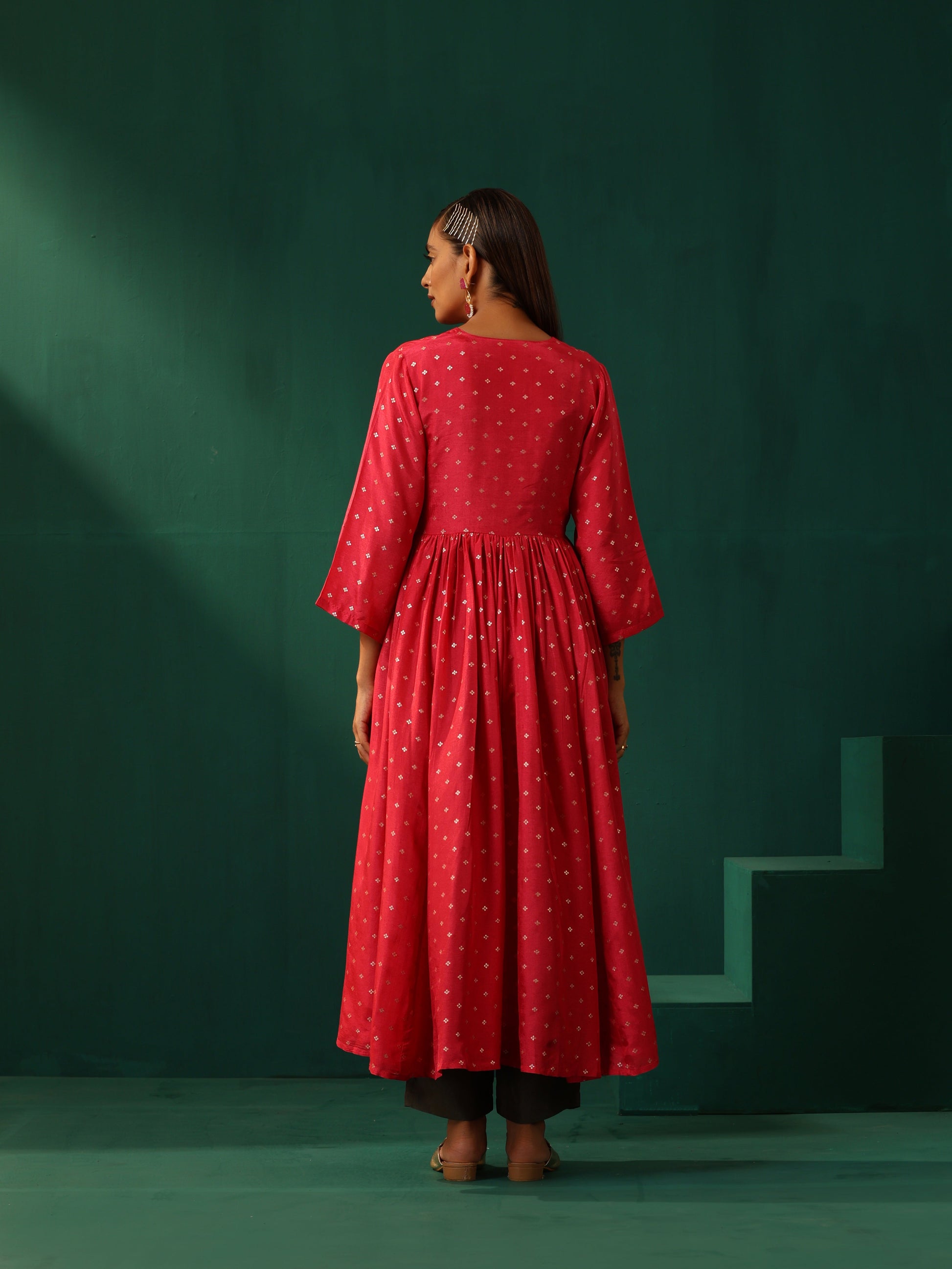 trueBrowns Pink Square Viscose Silk V-Neck Waist Gathered Kurta Pant Set | Swadesiicart