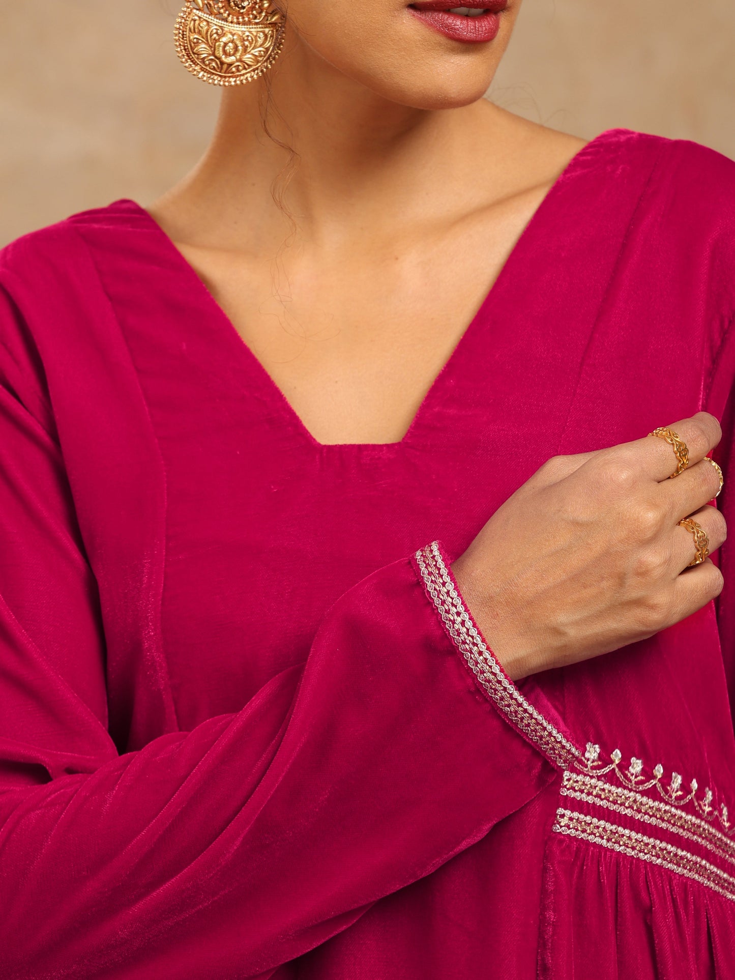 trueBrowns Rani Pink Velvet Embroidered Kurta | Swadesiicart