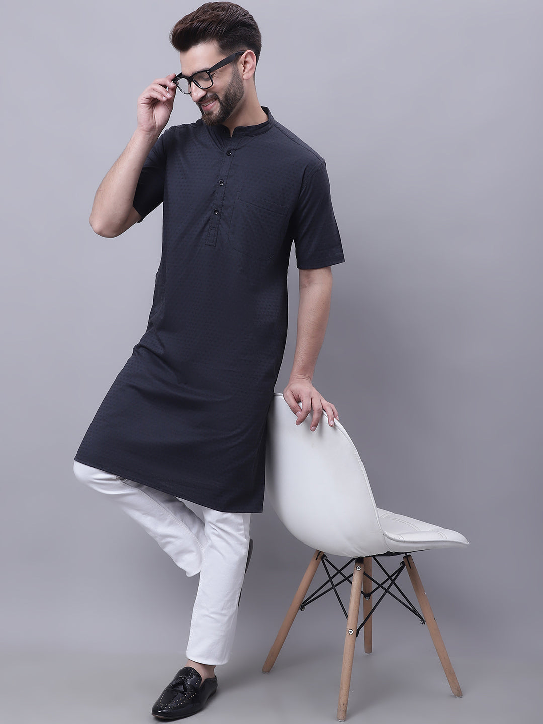 Even Apparels Black Pure Cotton Short Sleeves Kurta With Band Collar | Swadesiicart