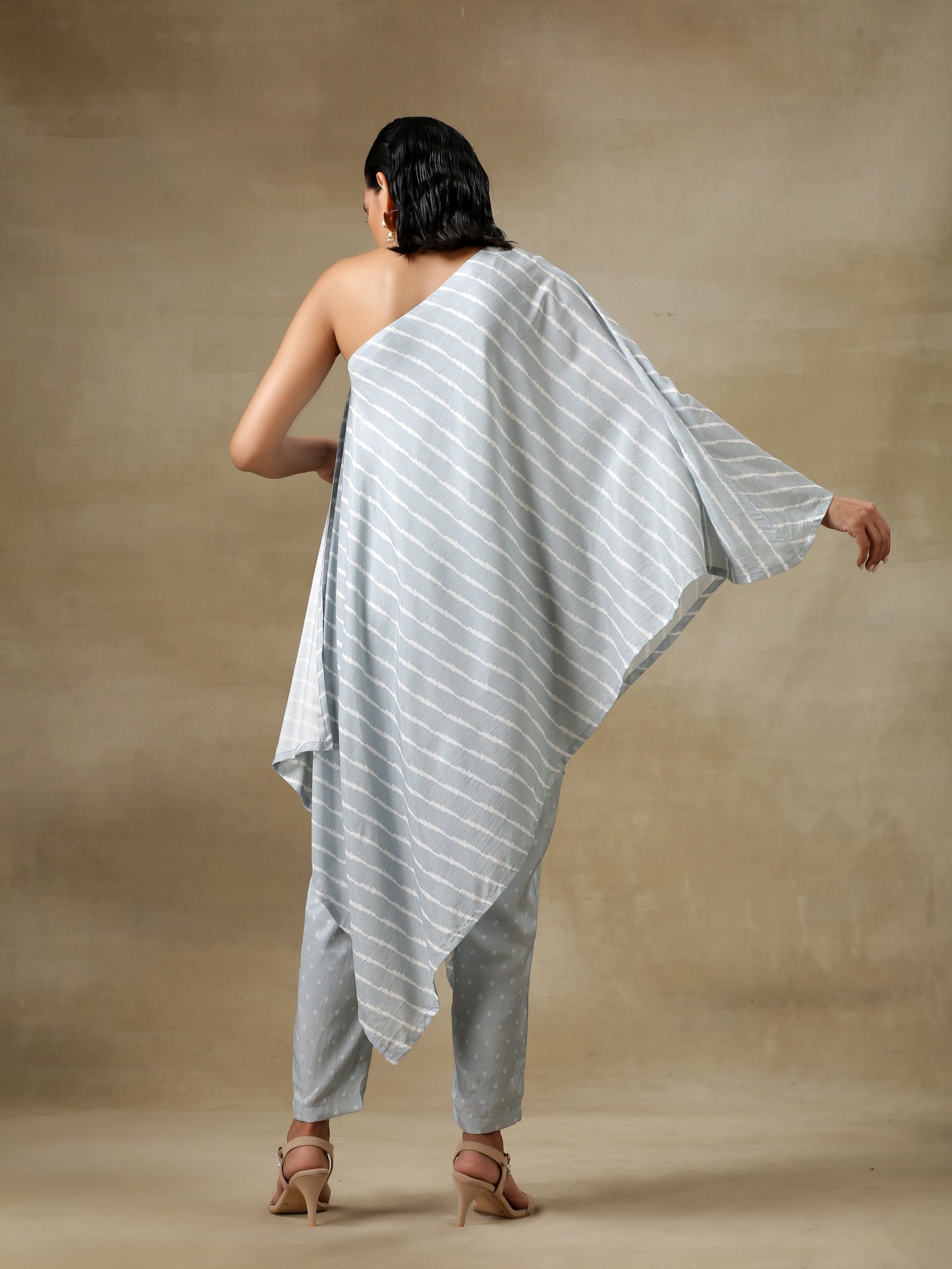 trueBrowns Grey Bandhani Printed Silk One-Shoulder Kurta Pant Set | Swadesiicart