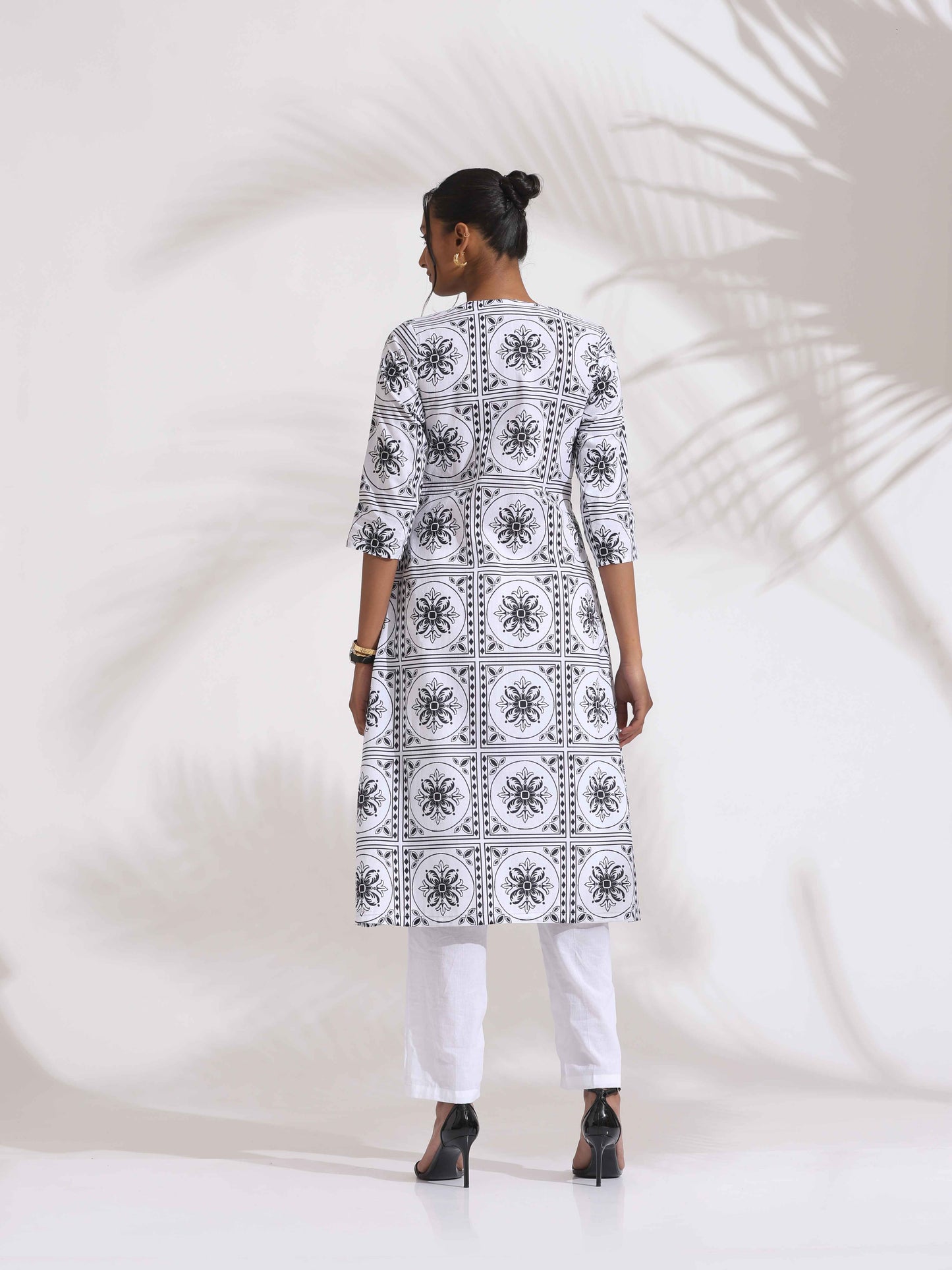 trueBrowns White Cotton Geometric Print Angrakha Kurta Set | Swadesiicart