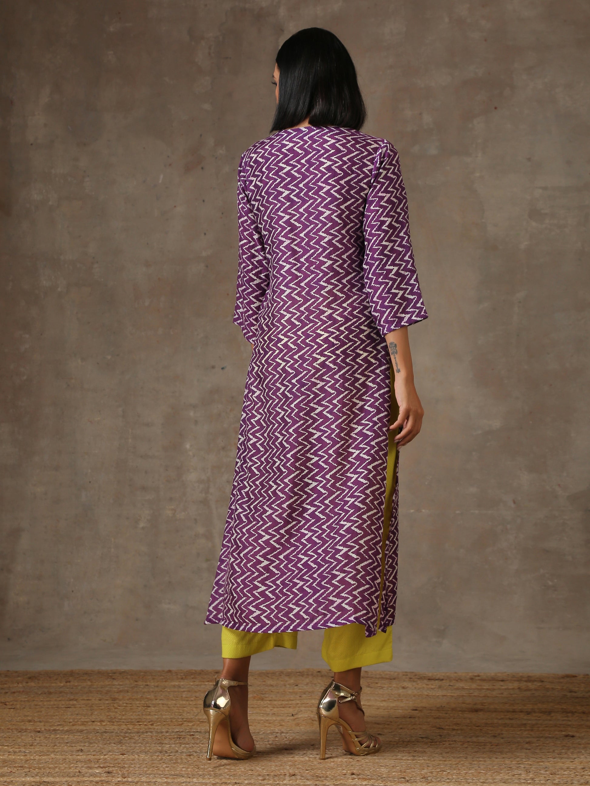 trueBrowns Purple White Lehariya Printed Silk kurta Pant Set | Swadesiicart