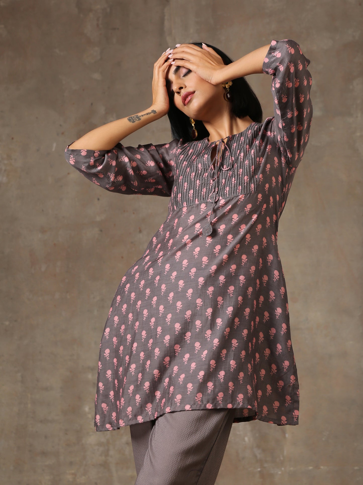 trueBrowns Grey Pink Floral Printed Silk Co-Ord Set - Swadesiicart