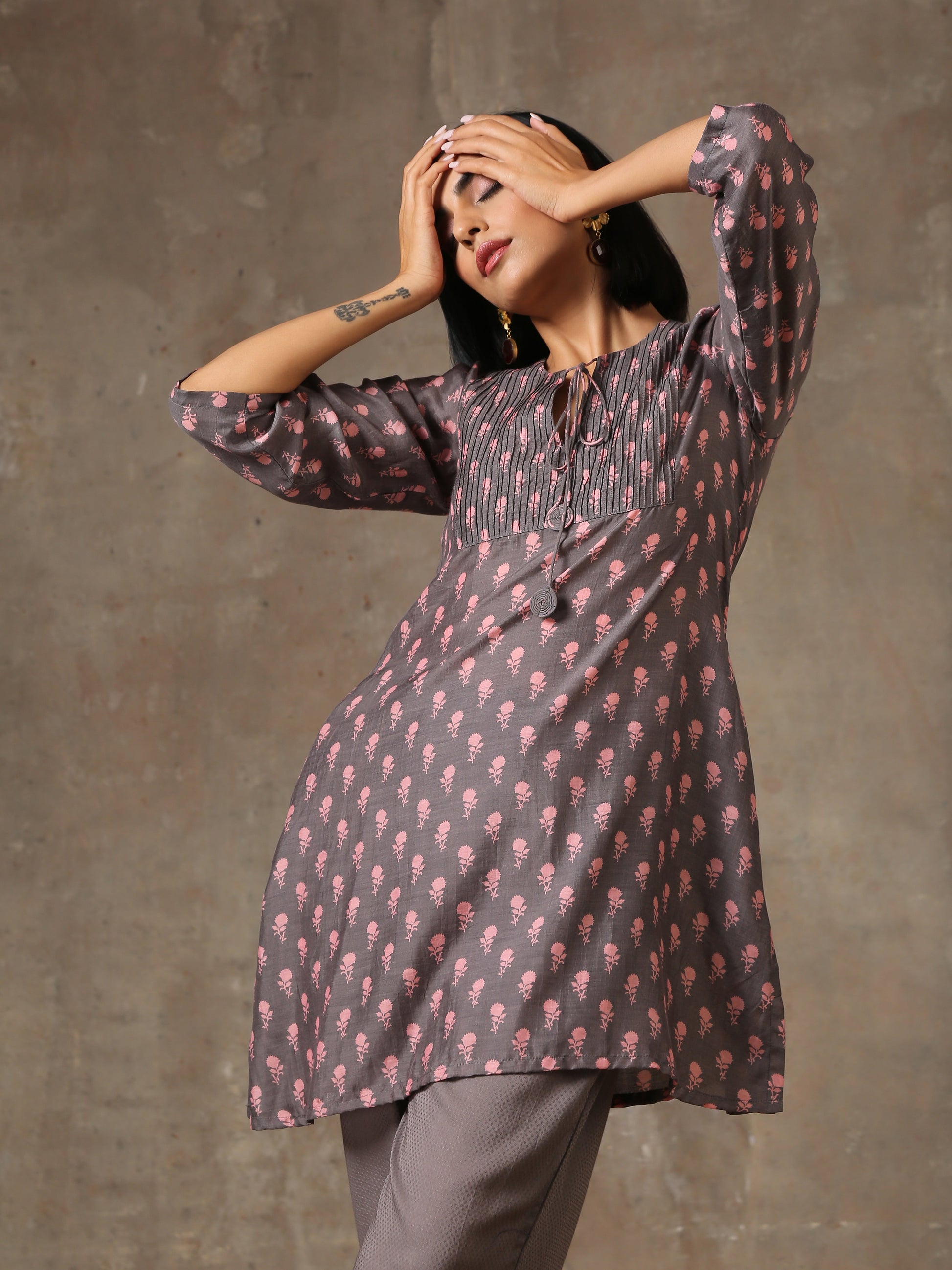 trueBrowns Grey Pink Floral Printed Silk Co-Ord Set - Swadesiicart