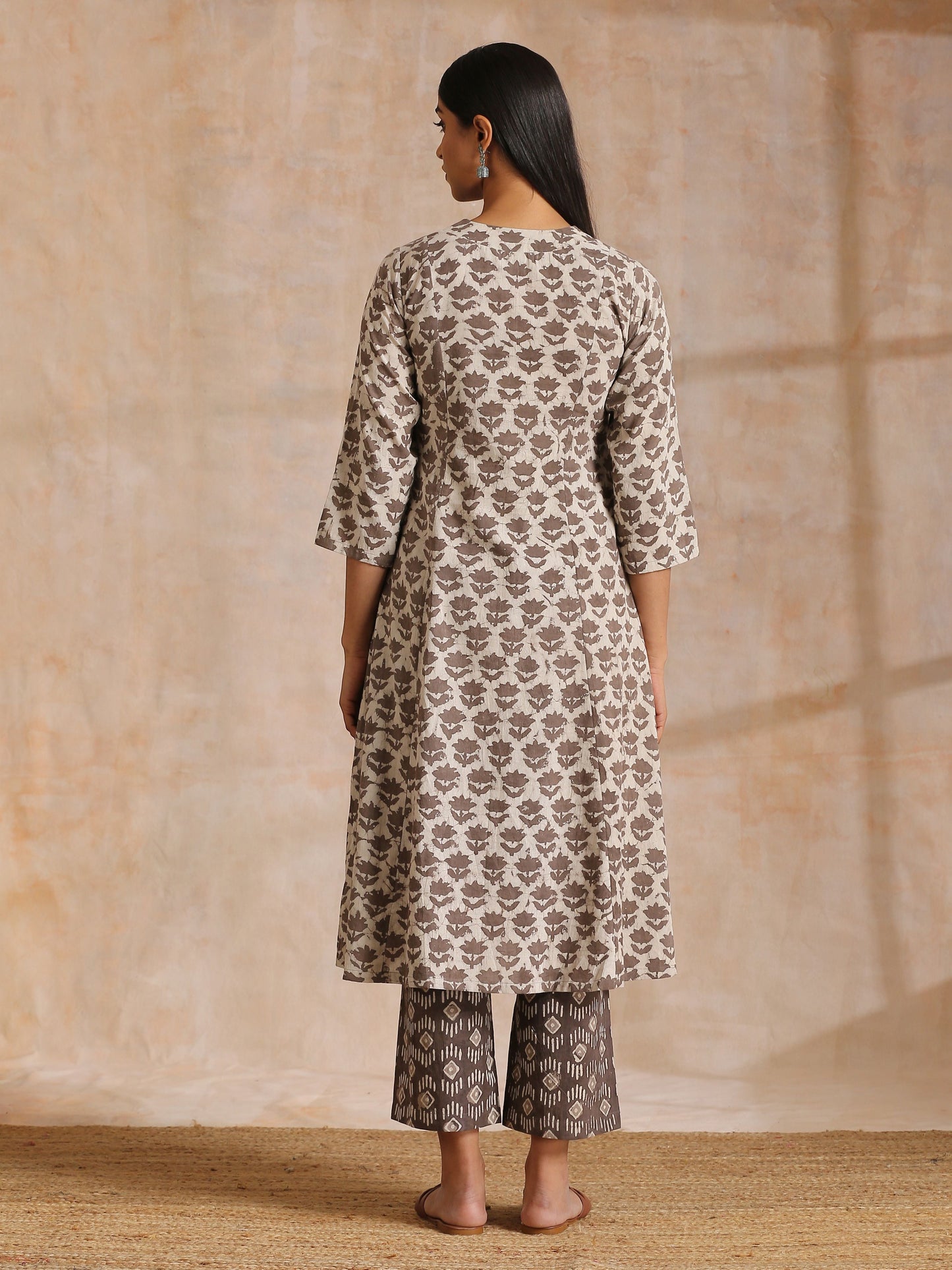trueBrowns Clay Dabu Buta Print Cotton Front Neck Gathered Kurta Pant Set | Swadesiicart