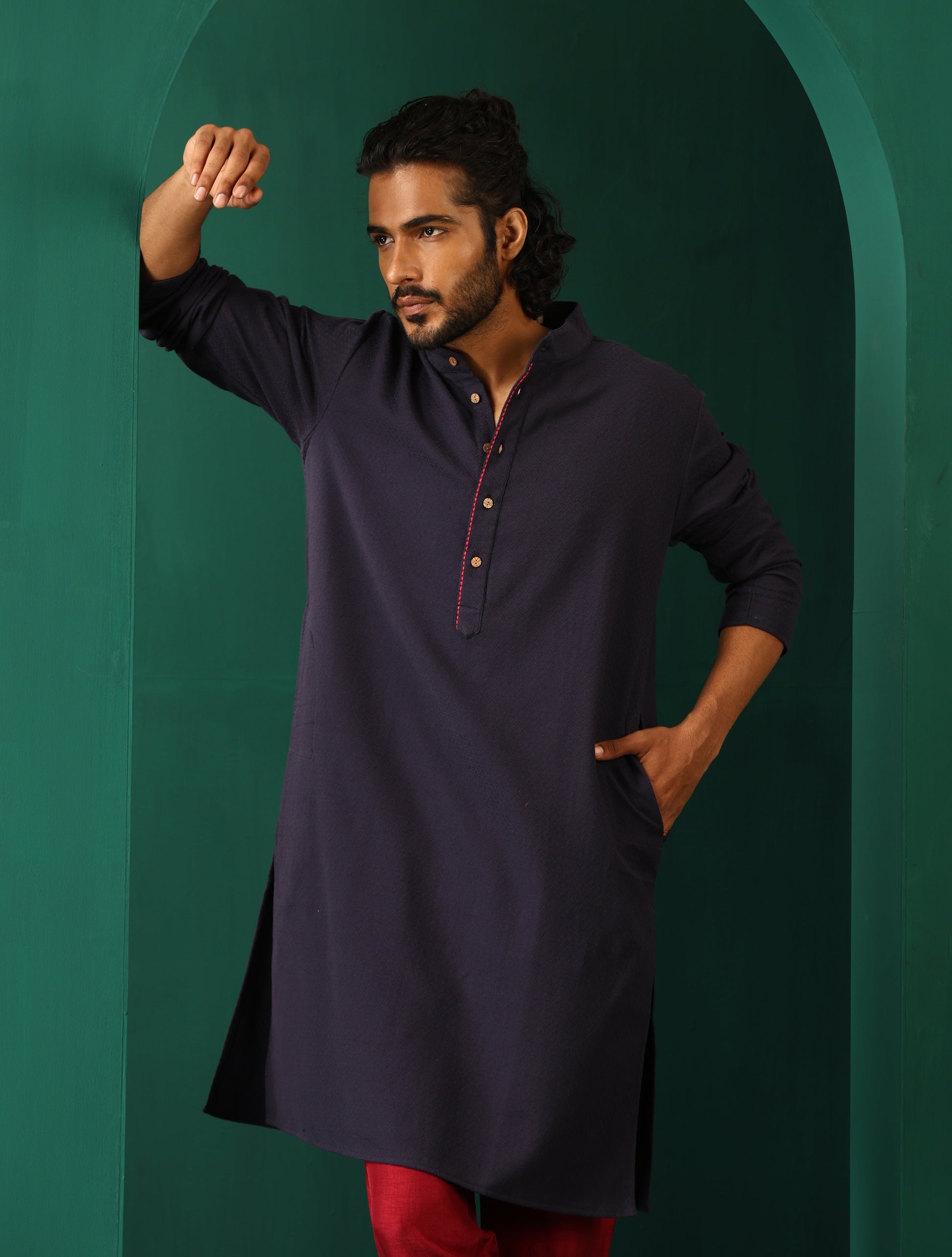 trueBrowns Men's Navy Dobby Textured Kurta | Swadesiicart