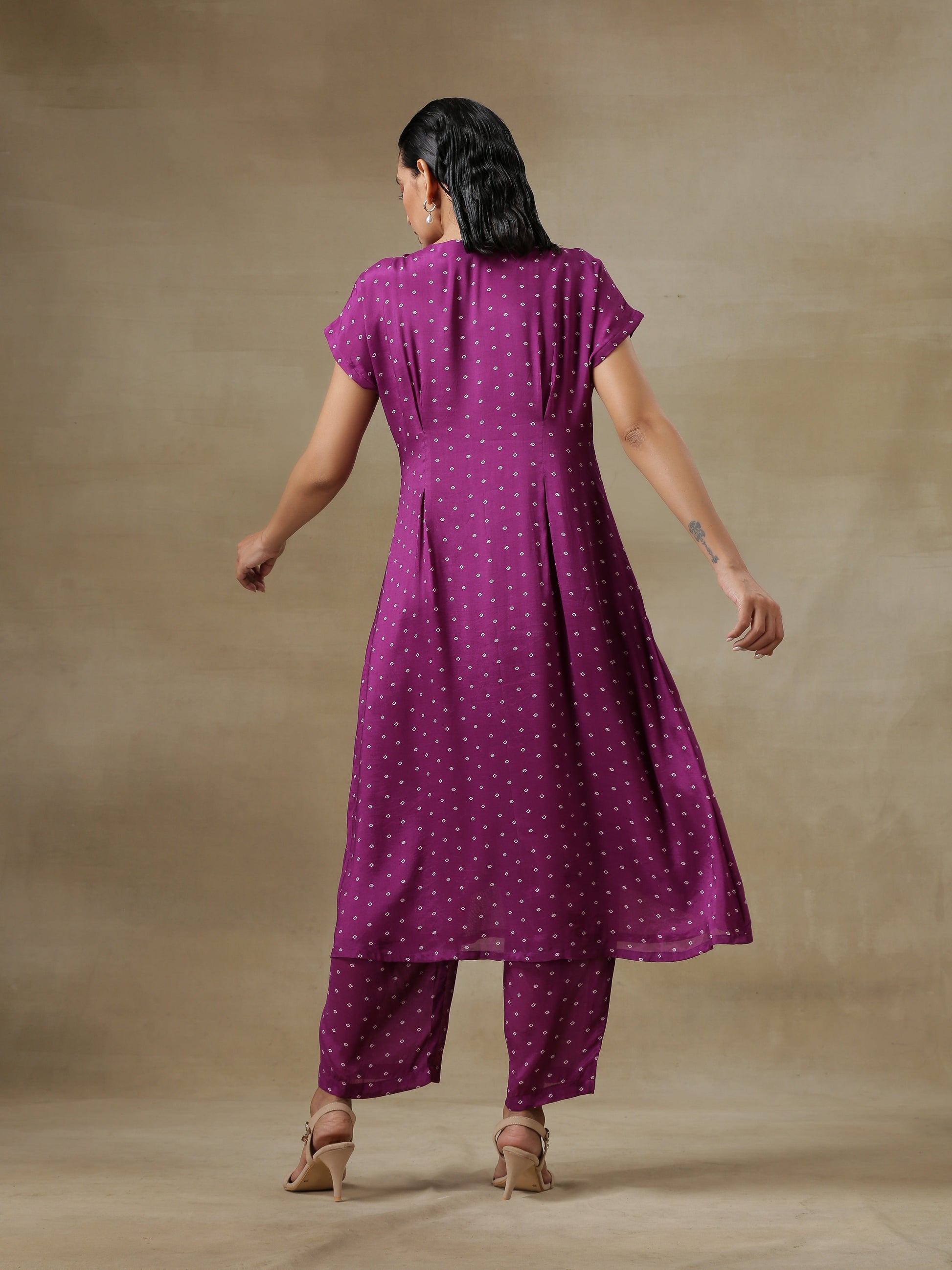 trueBrowns Purple Bandhani Printed Silk Drop Shoulder Kurta Pant Set | Swadesiicart
