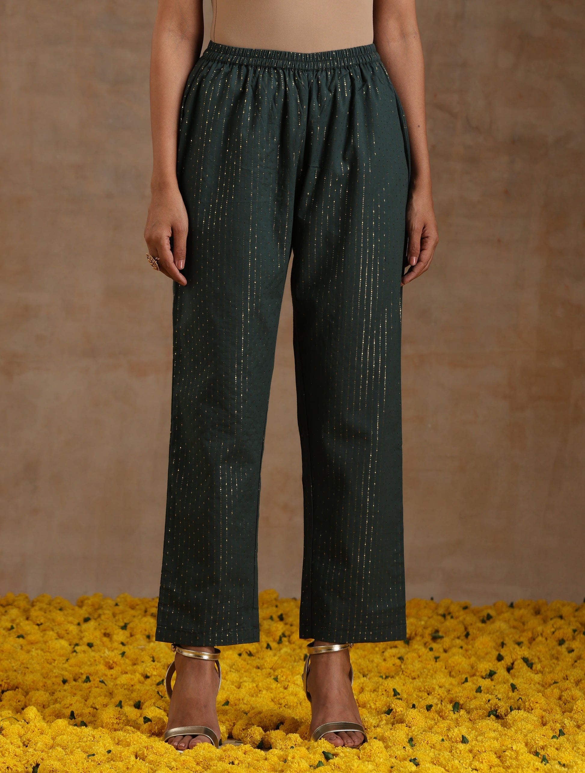 trueBrowns Dark Green Gold Cotton Yoke Kurta Set | Swadesiicart