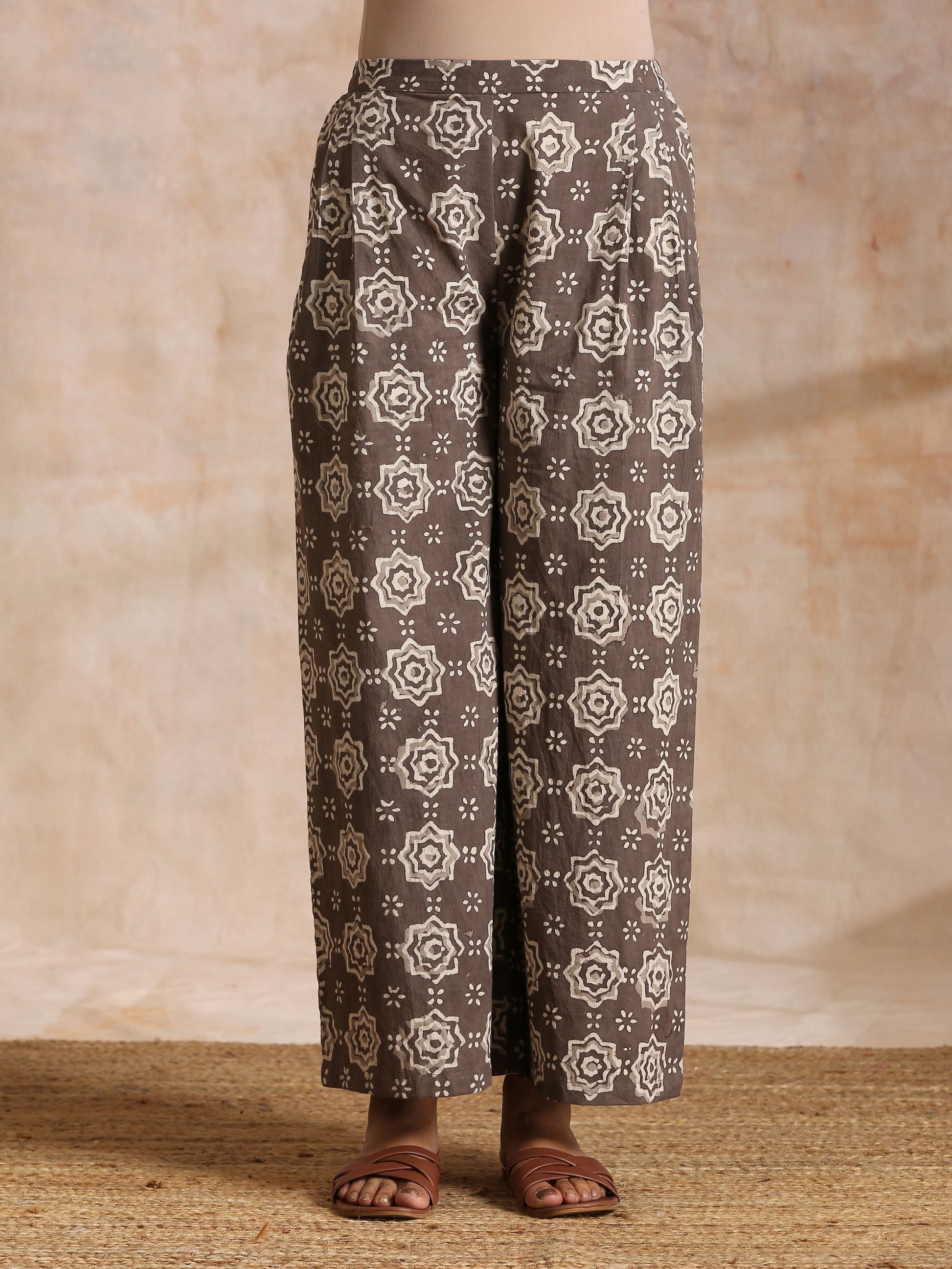 trueBrowns Clay Dabu Zig-Zag Motifs Print Cotton Sleeveless Jacket Pant Set | Swadesiicart