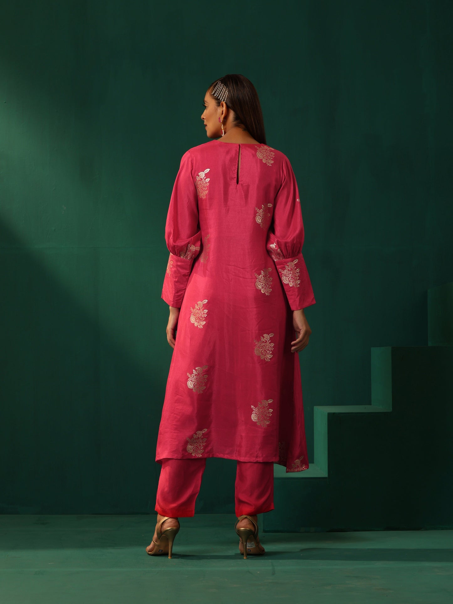 trueBrowns Pink Floral Viscose Silk Round Neck Puff Sleeve Kurta Pant Set | Swadesiicart