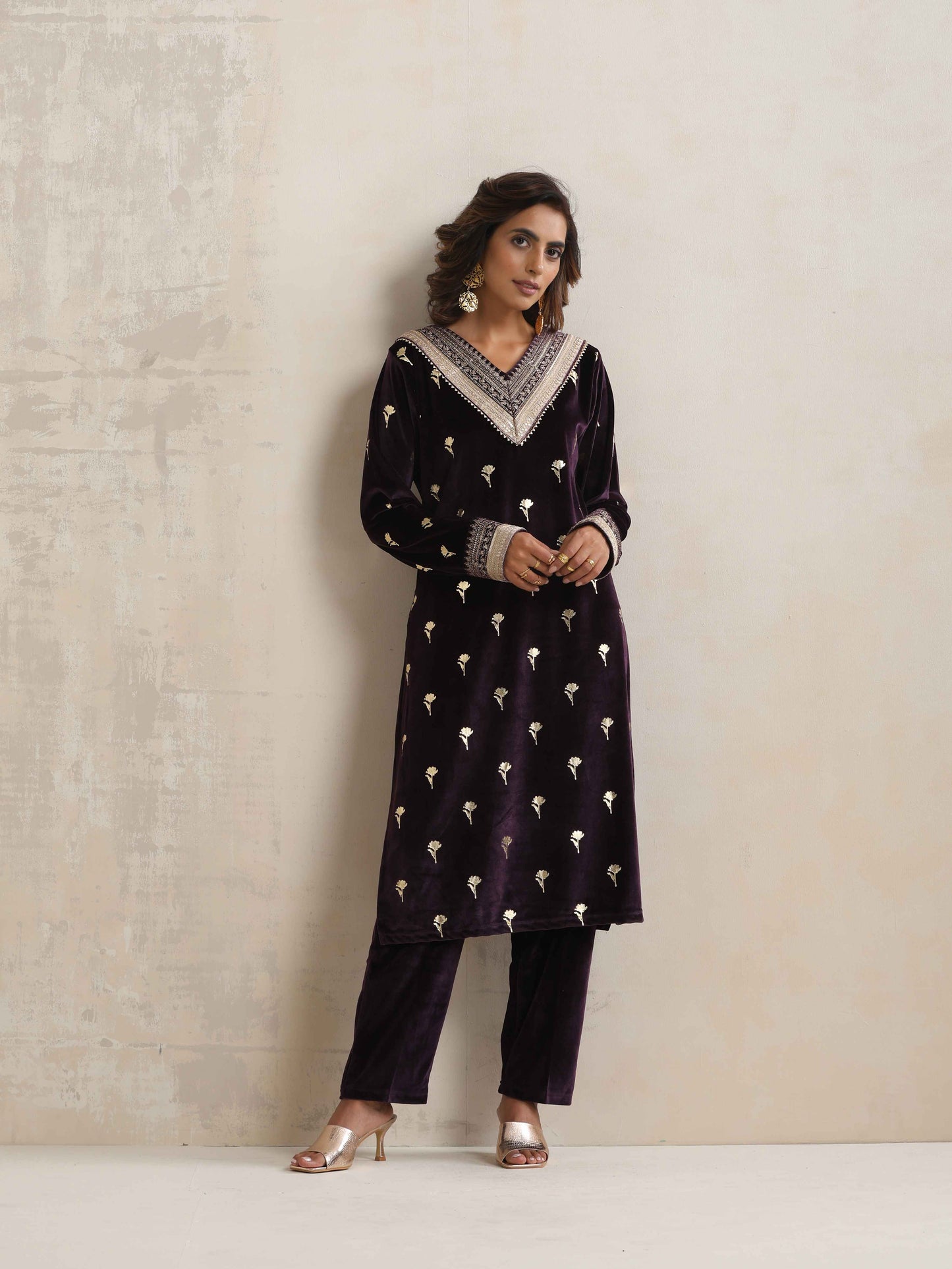 trueBrowns Wine Velvet Floral Embroidered Kurta Pant Dupatta Set | Swadesiicart