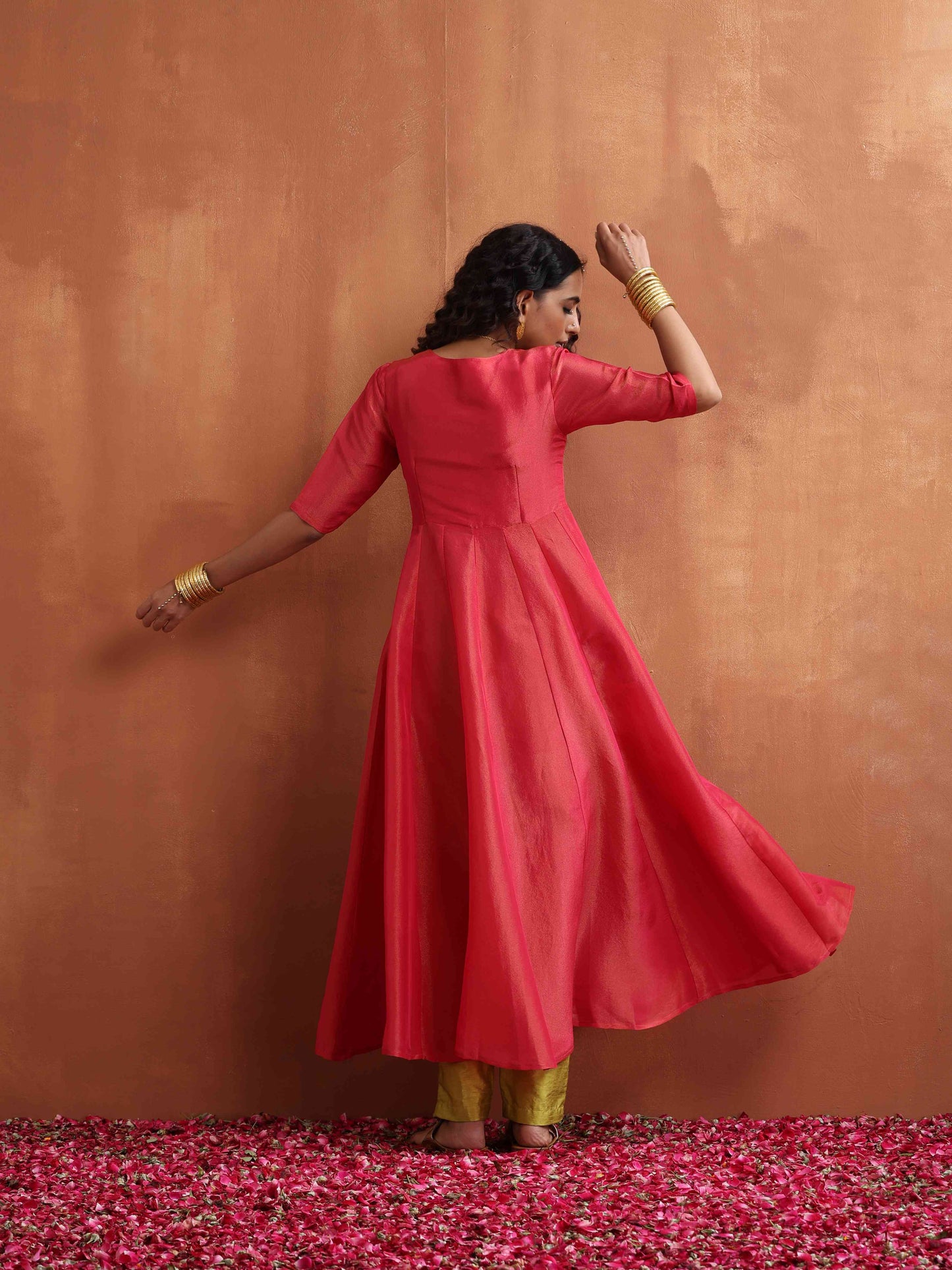 trueBrowns Hot Pink Tissue Flared Anarkali Kurta Set | Swadesiicart