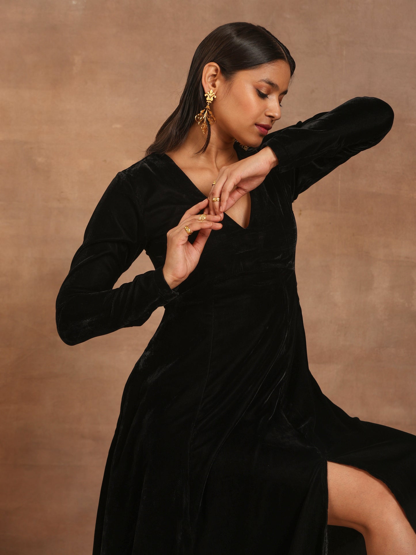 trueBrowns Black Velvet Dress | Swadesiicart