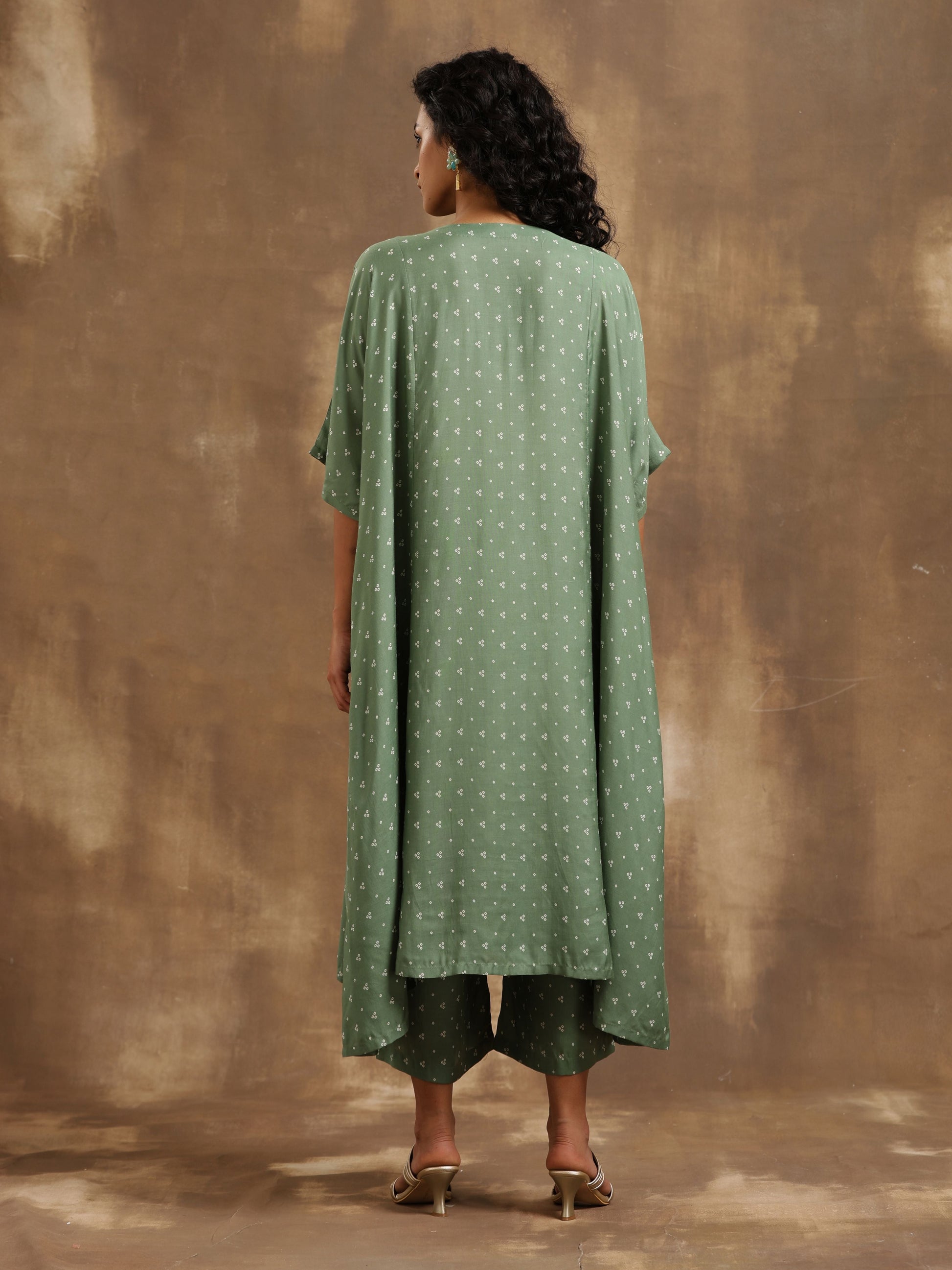 trueBrowns Light Green Bandhani Printed Silk Oversized Kurta Pant Set | Swadesiicart